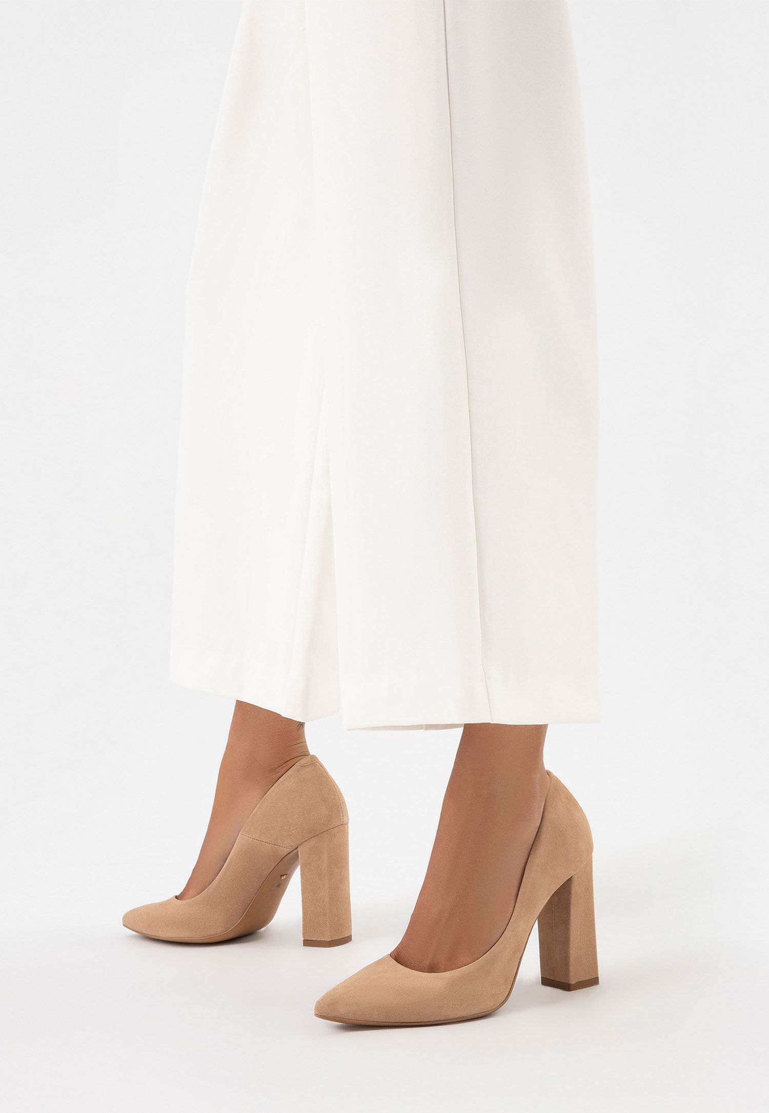 Czółenka damskie w kolorze zielonym na wysokim słupku