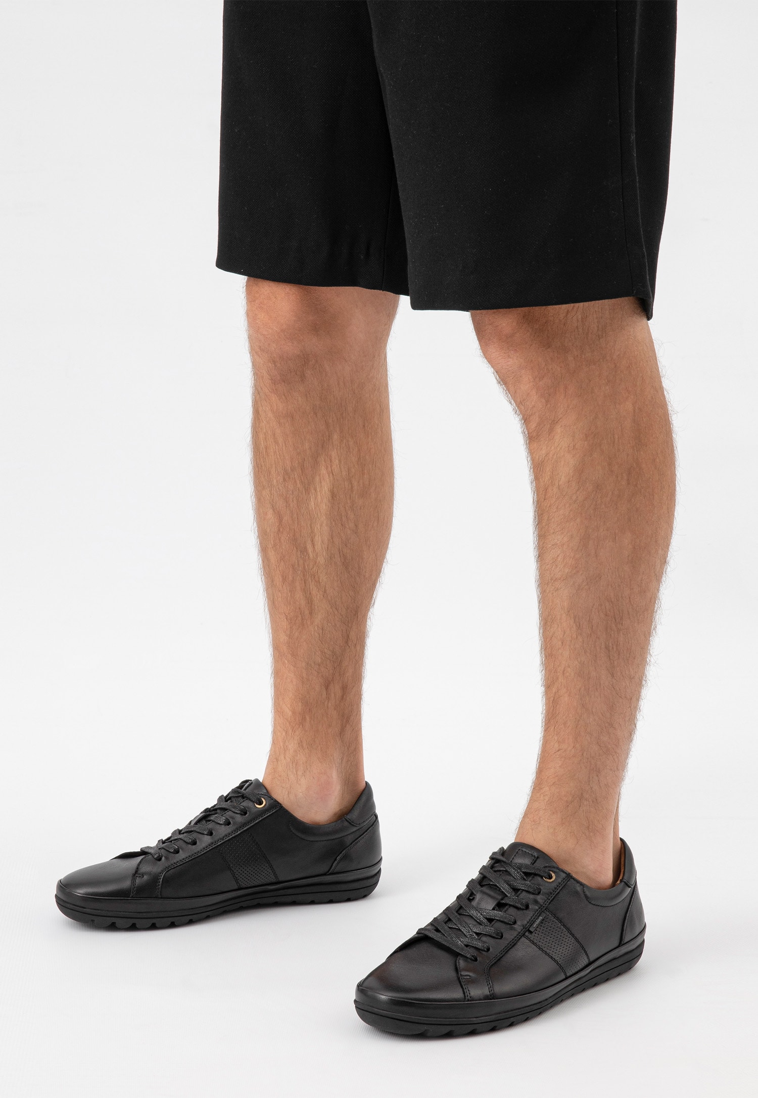 Czarne męskie sneakersy na oryginalnej podeszwie