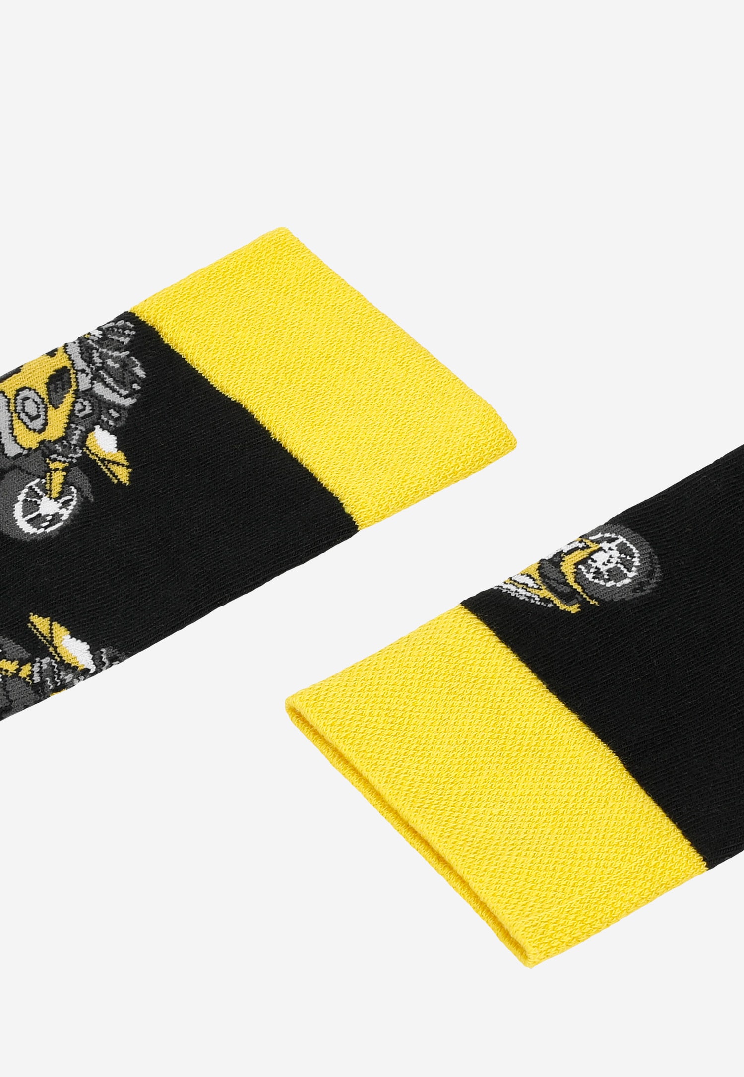 Czarne skarpety z motywem ścigaczy