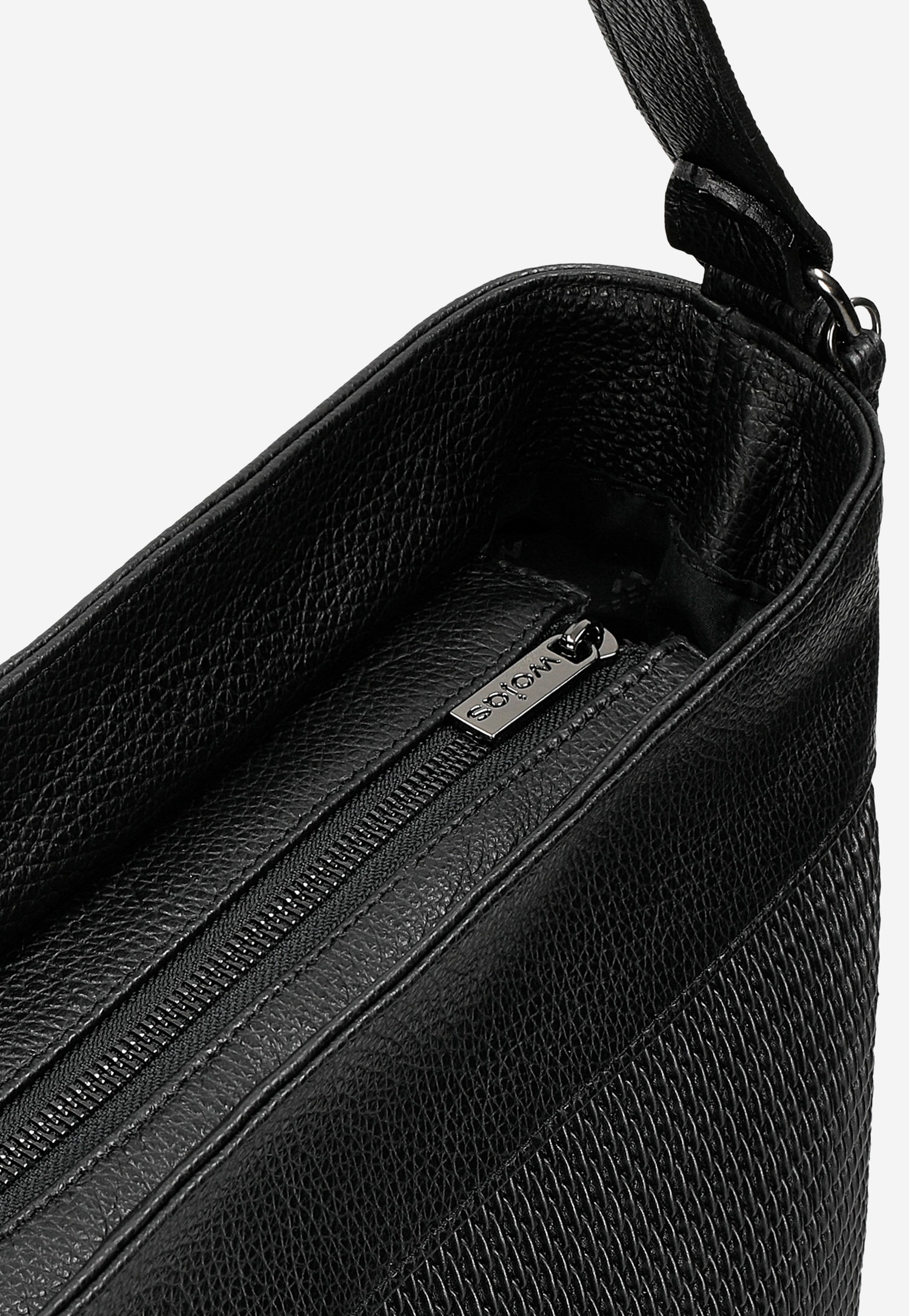 Czarna skórzana torebka z plecionym wzorem