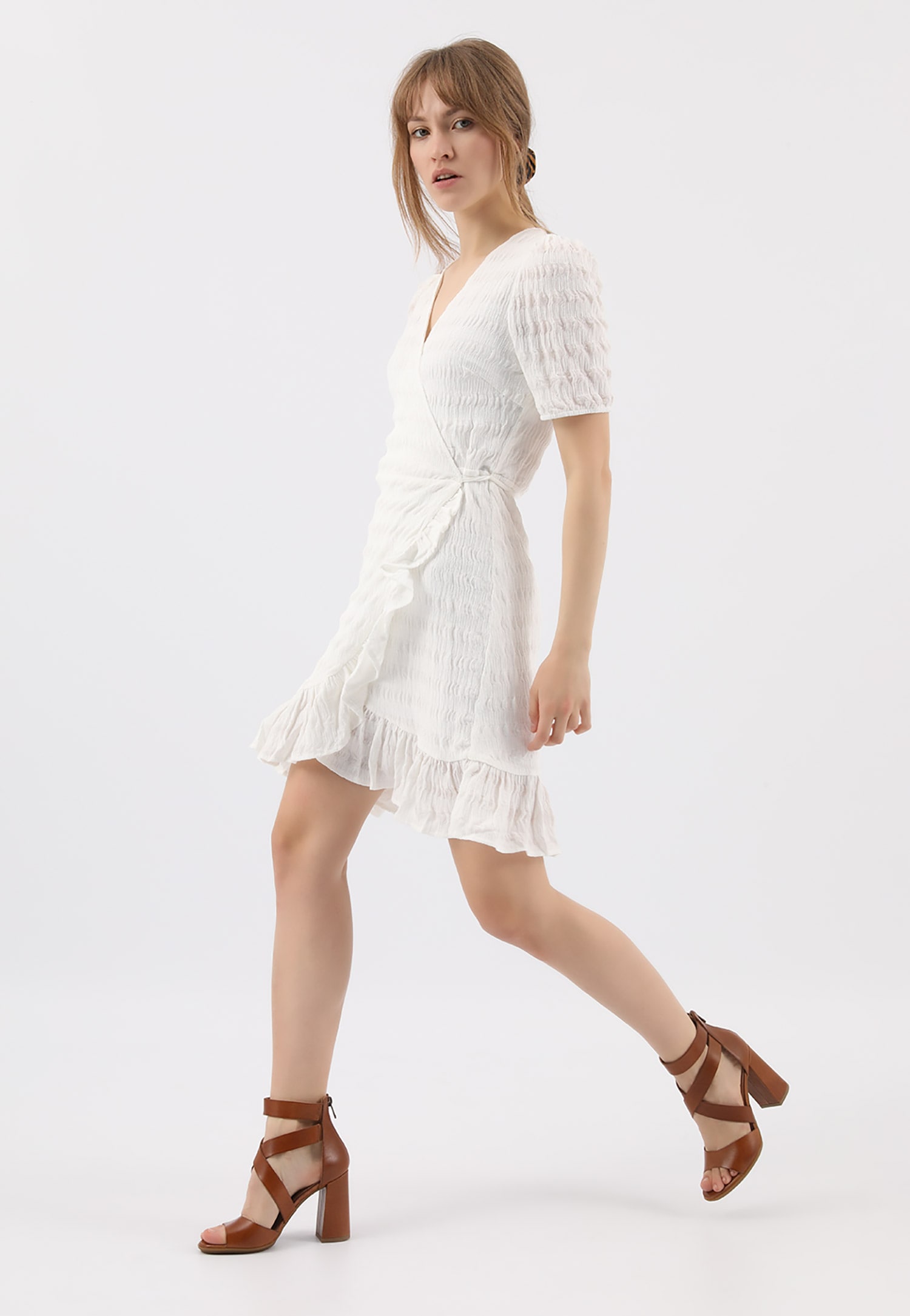 Beżowe sandały damskie na szerokim słupku