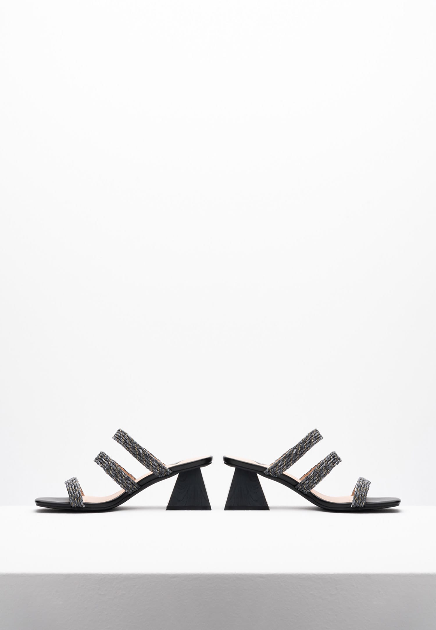 WJS czarne eleganckie klapki damskie na obcasie