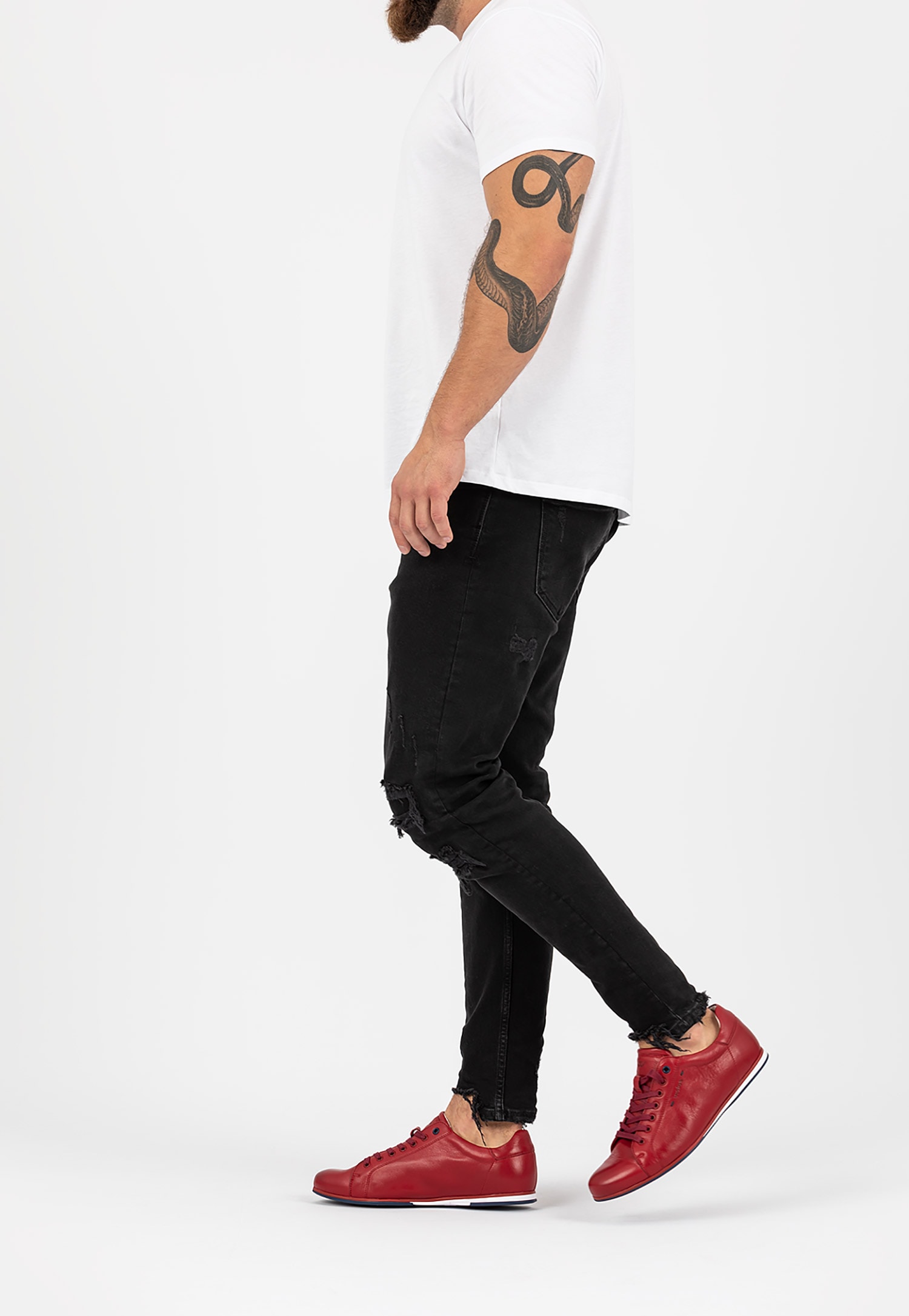 Czarne minimalistyczne sneakersy męskie w klasycznym stylu