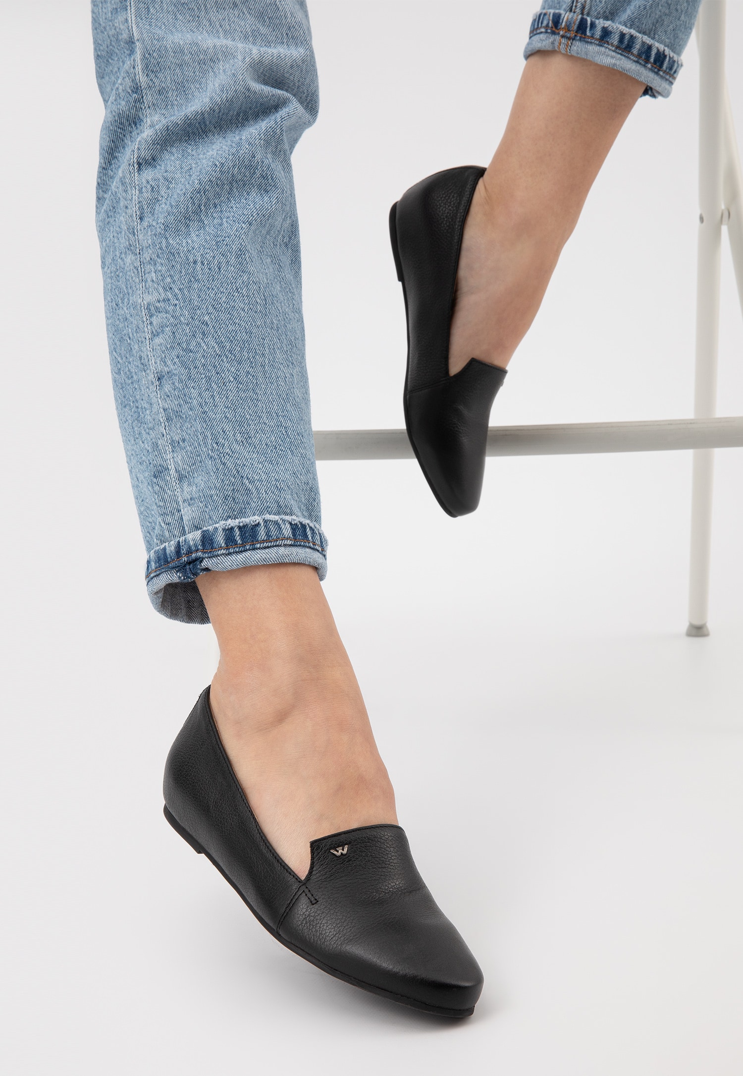 Czarne lordsy damskie na płaskiej podeszwie