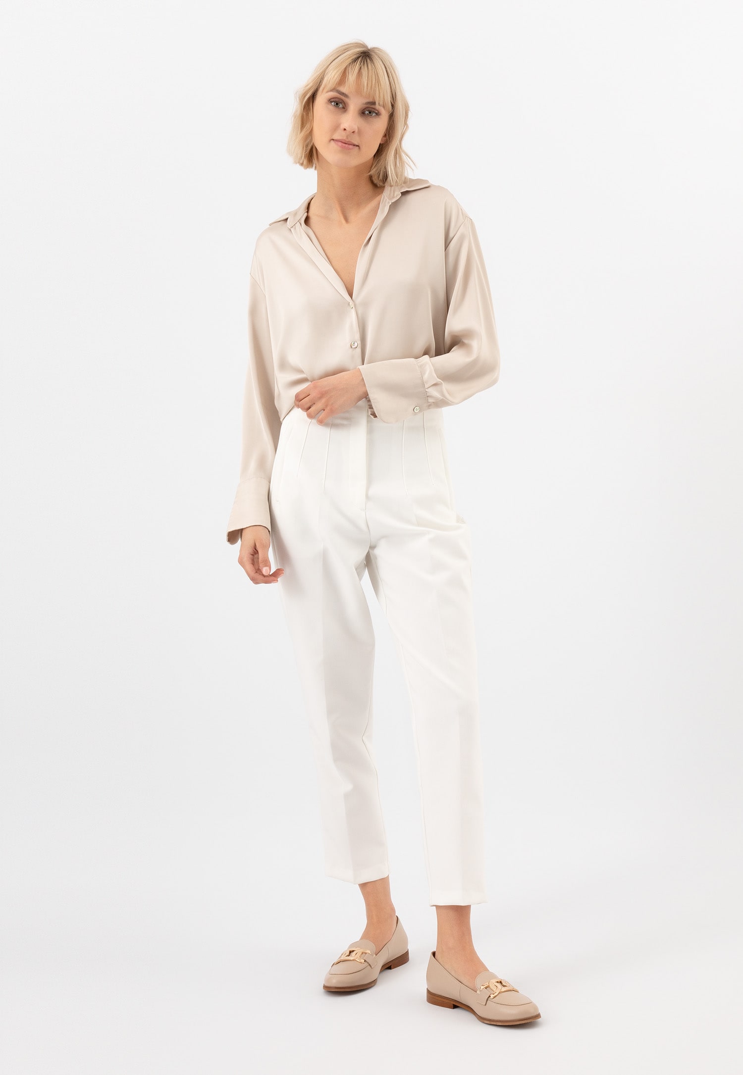 Czarne lakierowane mokasyny damskie z ozdobnym szerokim łańcuchem