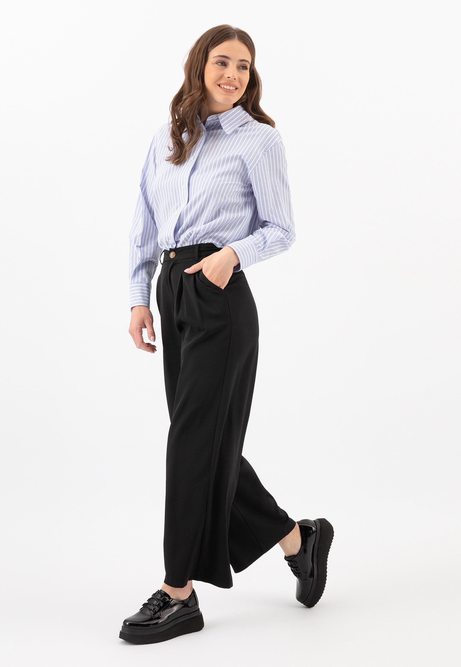 Czarne creepersy damskie z lakierowanej skóry