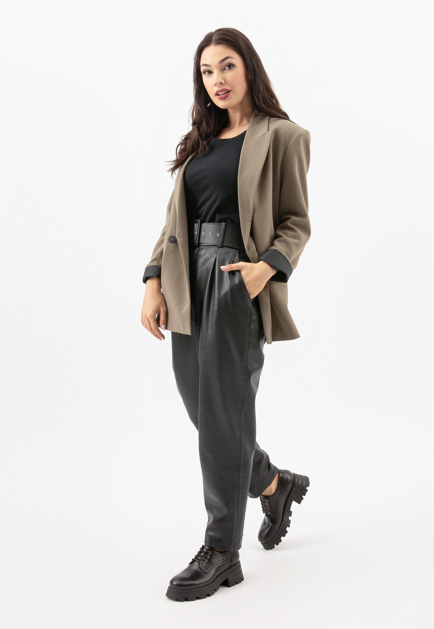 Czarne skórzane półbuty damskie na masywnej podeszwie