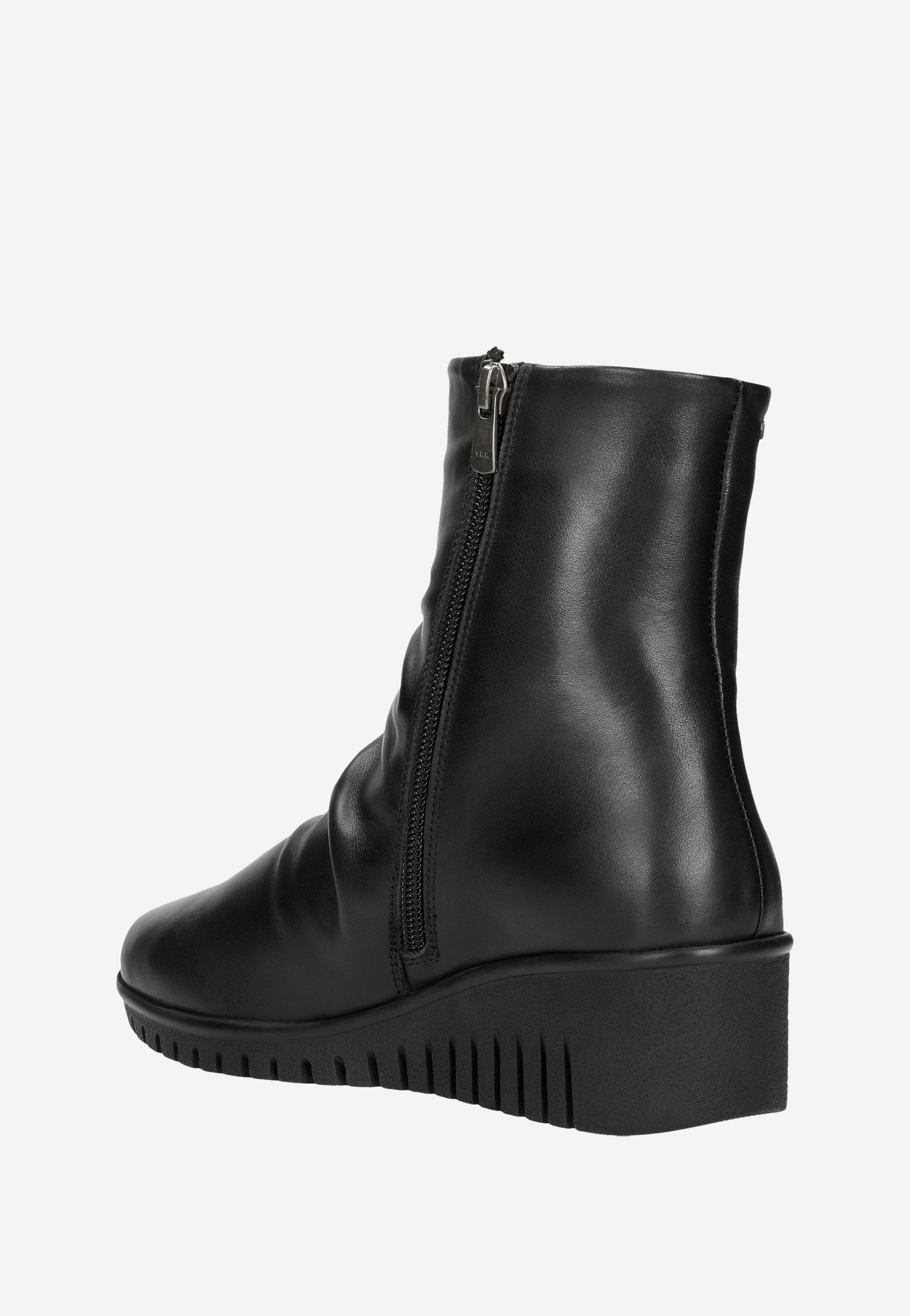 Czarne skórzane botki damskie na koturnie