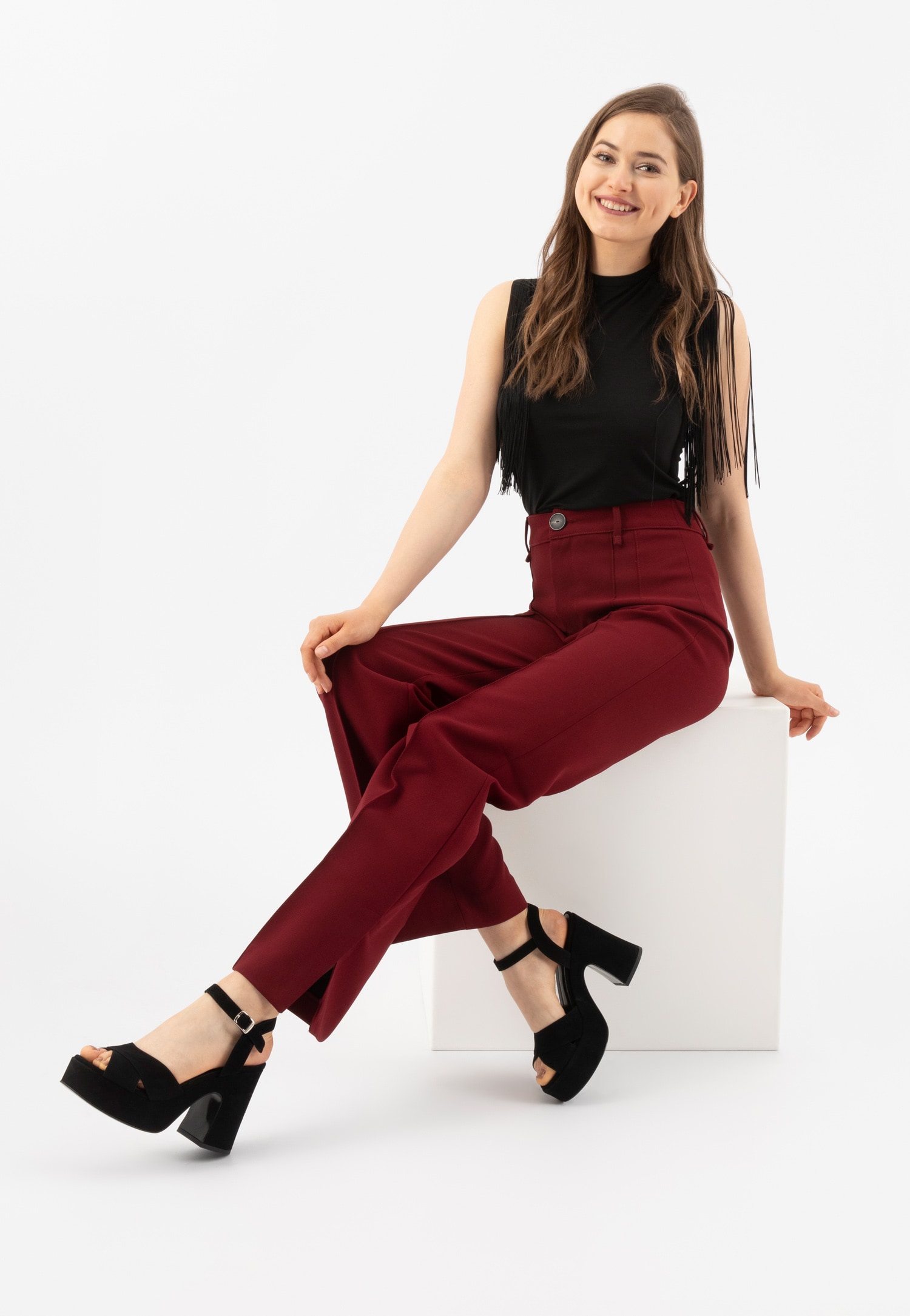 Masywne beżowe sandały damskie z weluru