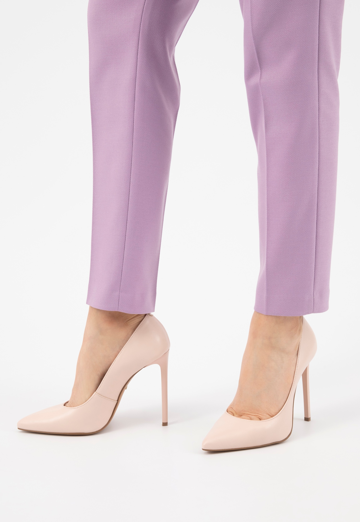 Beżowe czółenka damskie na wysokiej szpilce