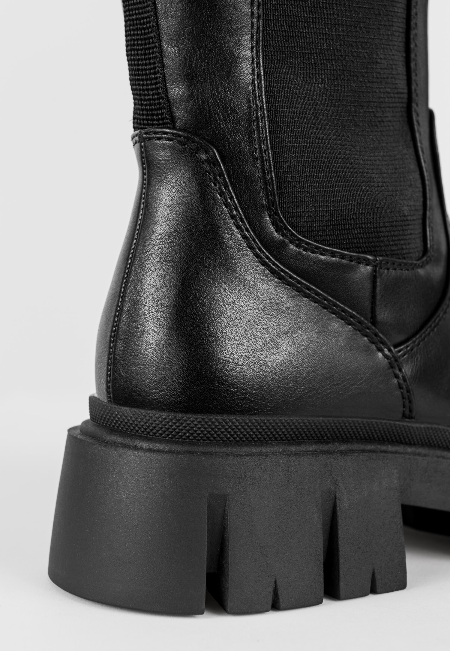 WJS czarne kozaki z elastyczną gumą na boku