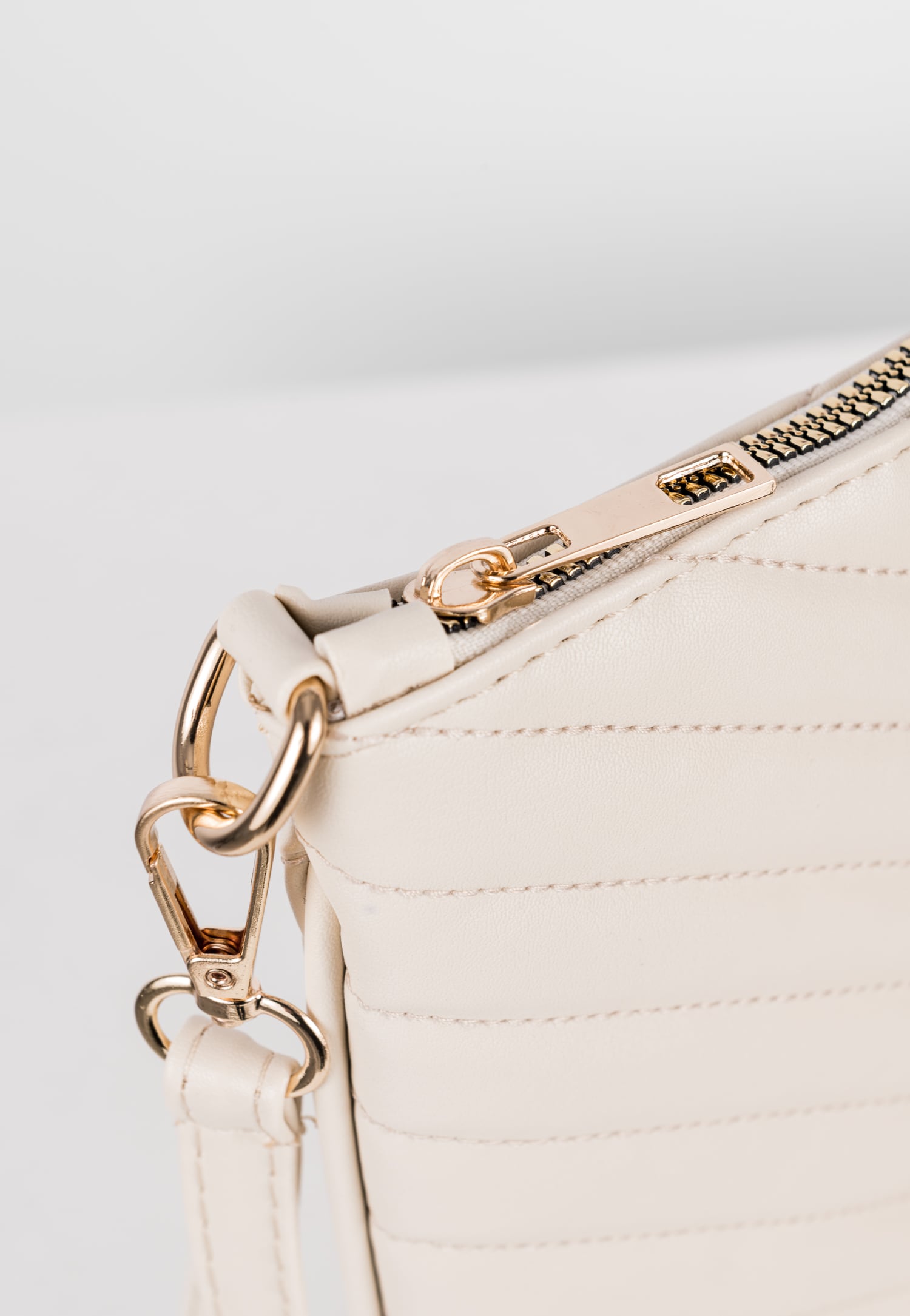 WJS czarne etui pikowane w jodełkę