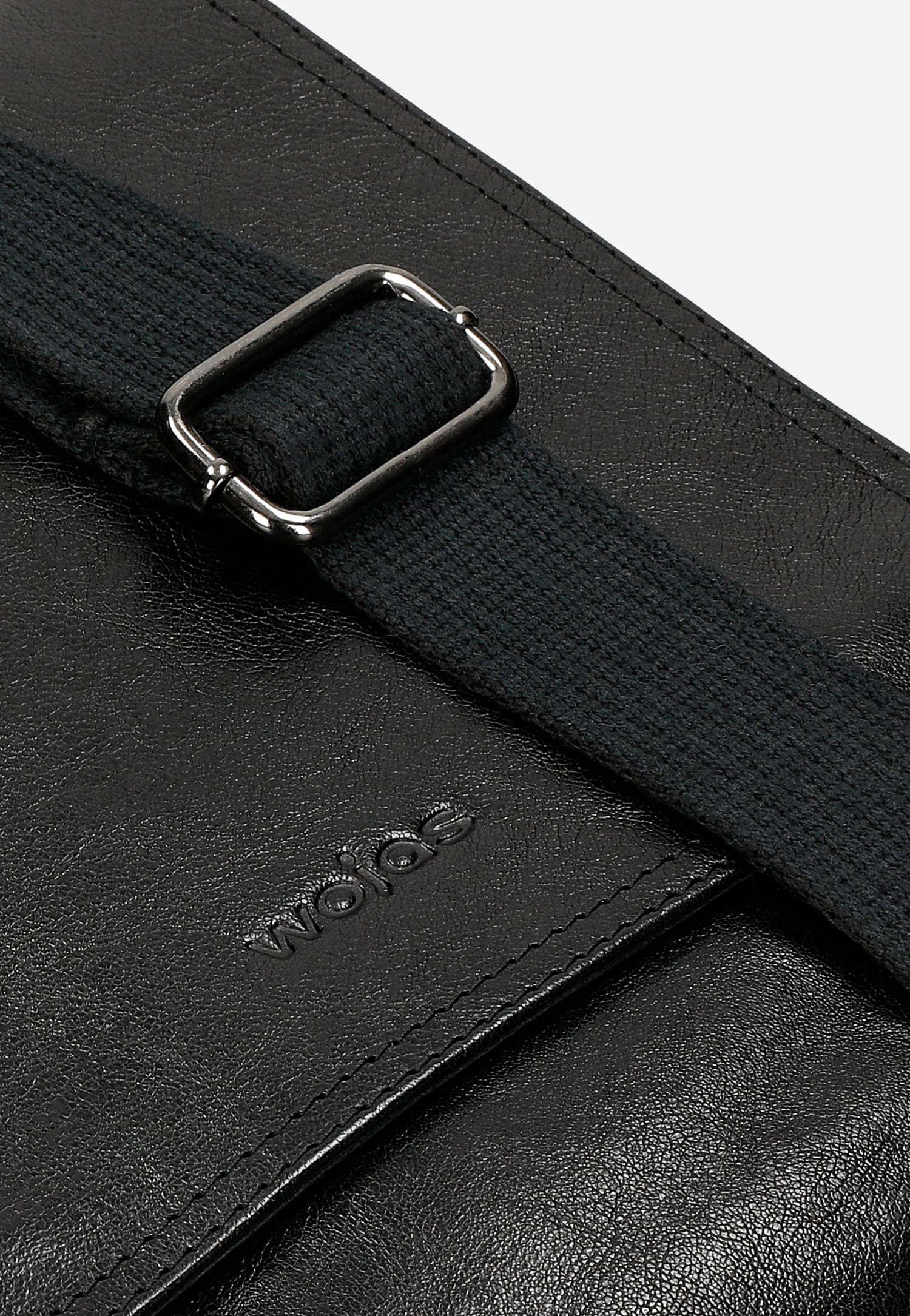 Czarna torba męska na ramię ze skóry licowej