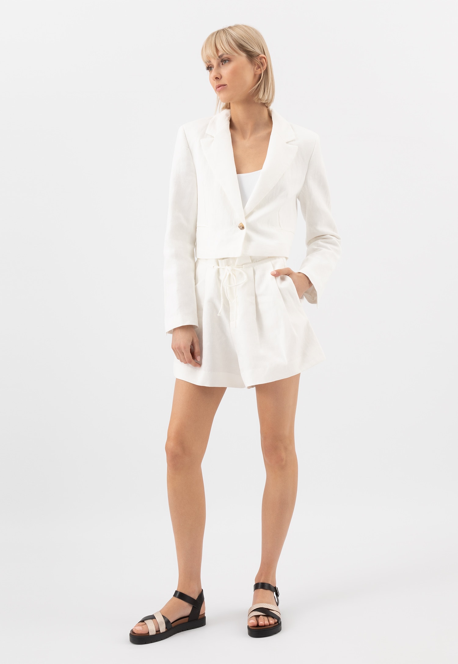 Czarno-złote sandały damskie z przeplatanymi paskami