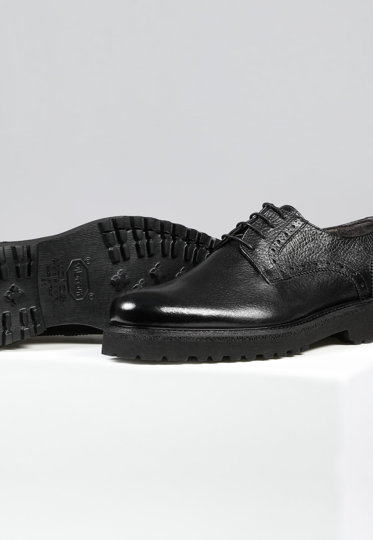 PREMIUM czarne sznurowane półbuty męskie ze skóry licowej