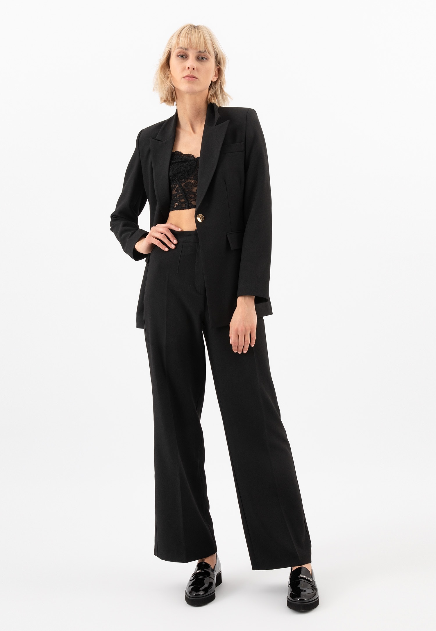 Czarne loafersy damskie ze skóry lakierowanej