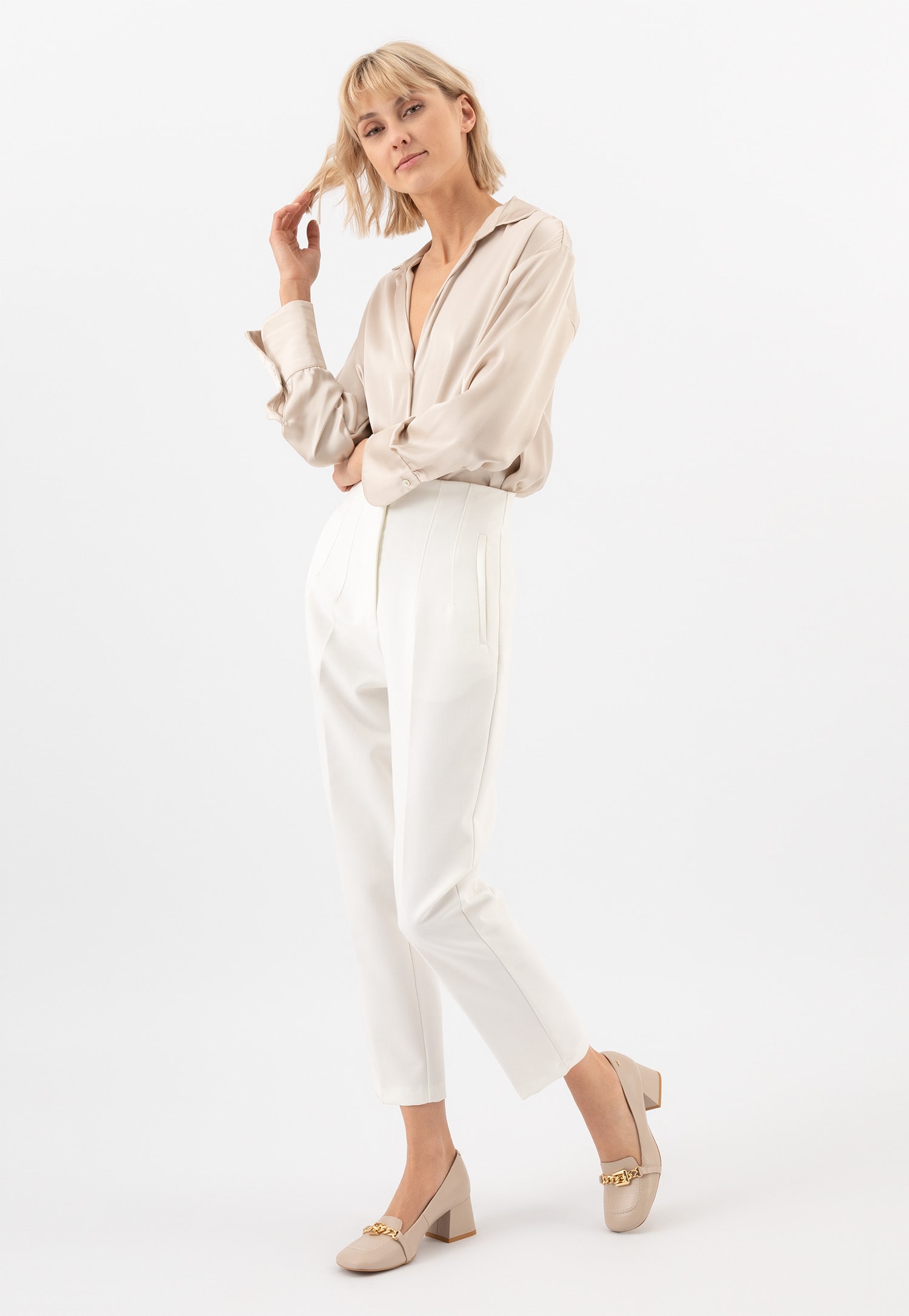 Eleganckie beżowe mokasyny damskie na obcasie