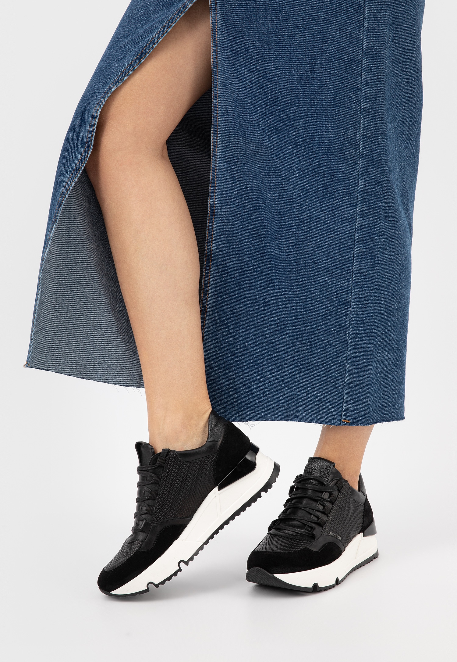 Czarne sneakersy damskie na wysokiej podeszwie