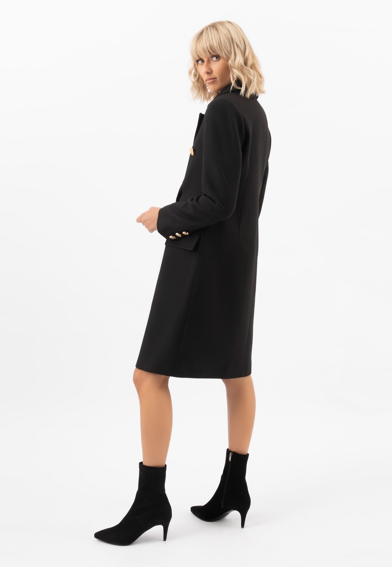 RELAKS czarny płaszcz damski ze złotymi guzikami