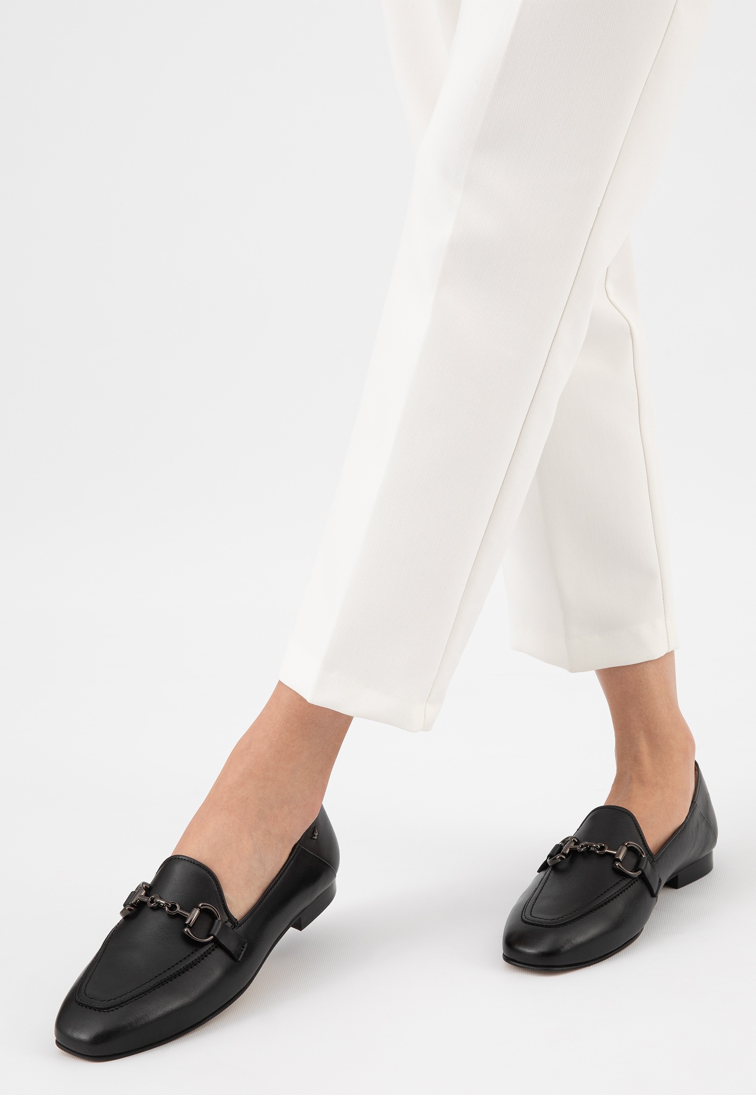 Jasnobrązowe półbuty damskie z metalową ozdobą horsebit