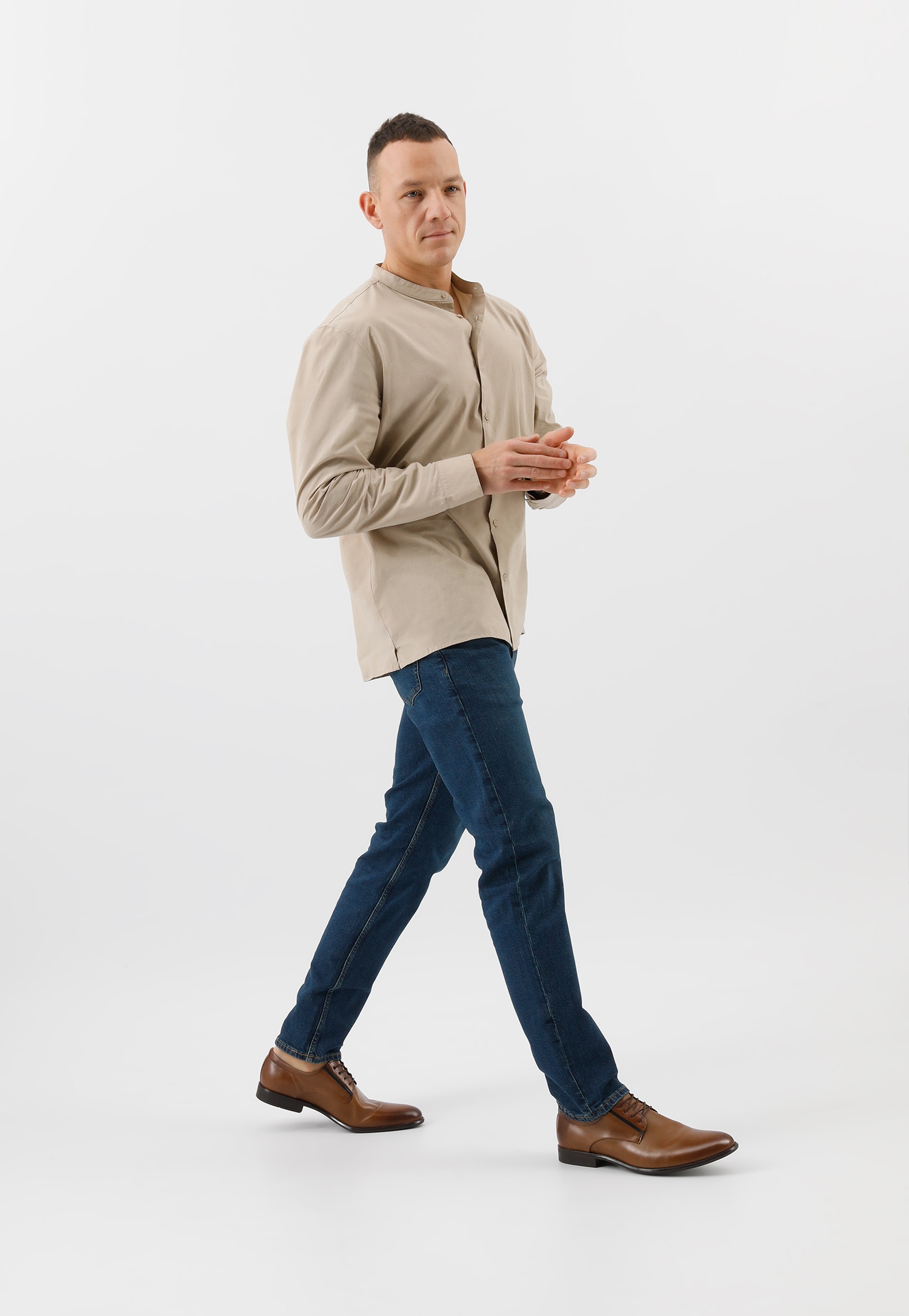 Jasnobrązowe sznurowane półbuty męskie z ciemniejszymi wstawkami