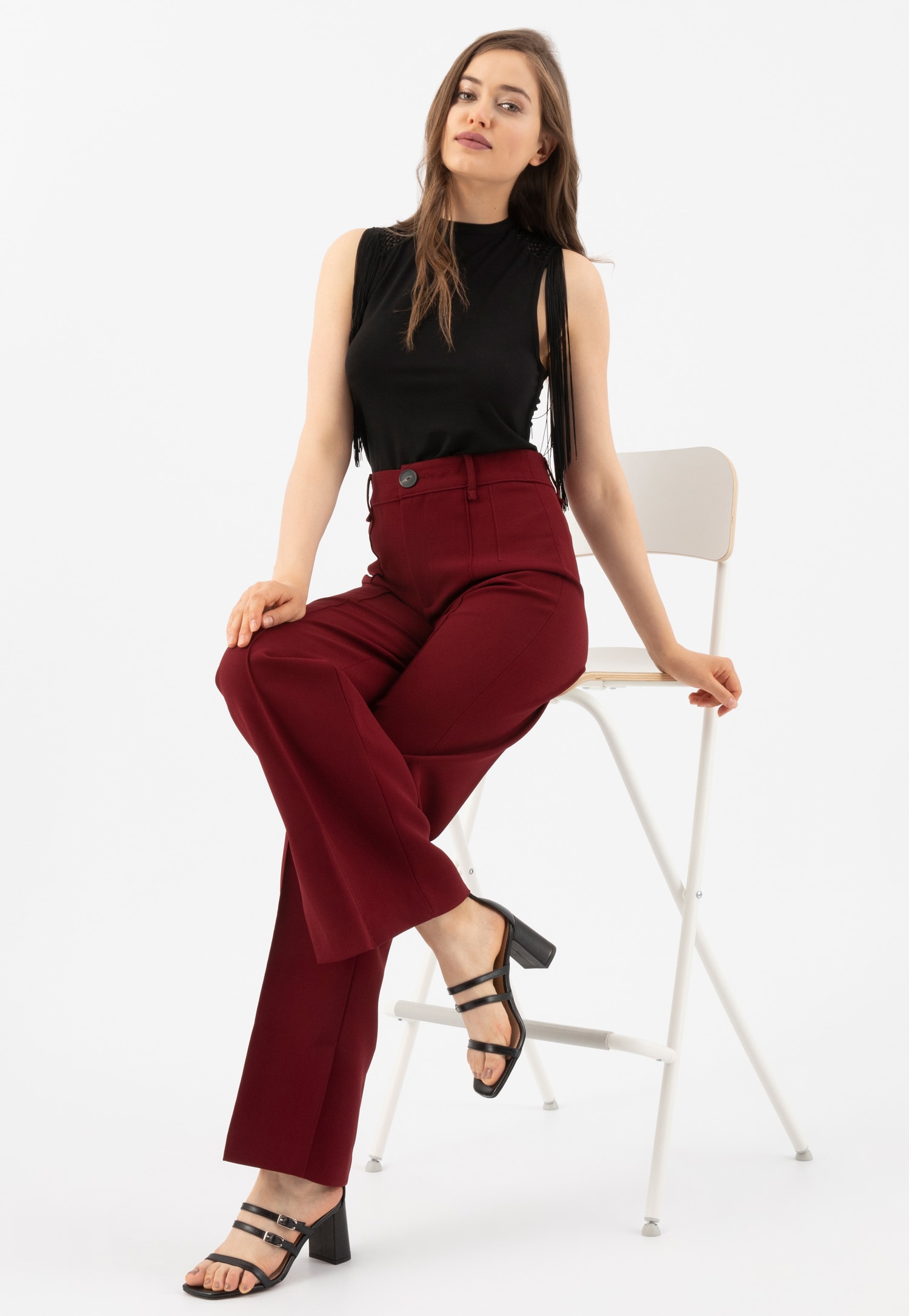 Uniwersalne czarne sandały damskie na obcasie