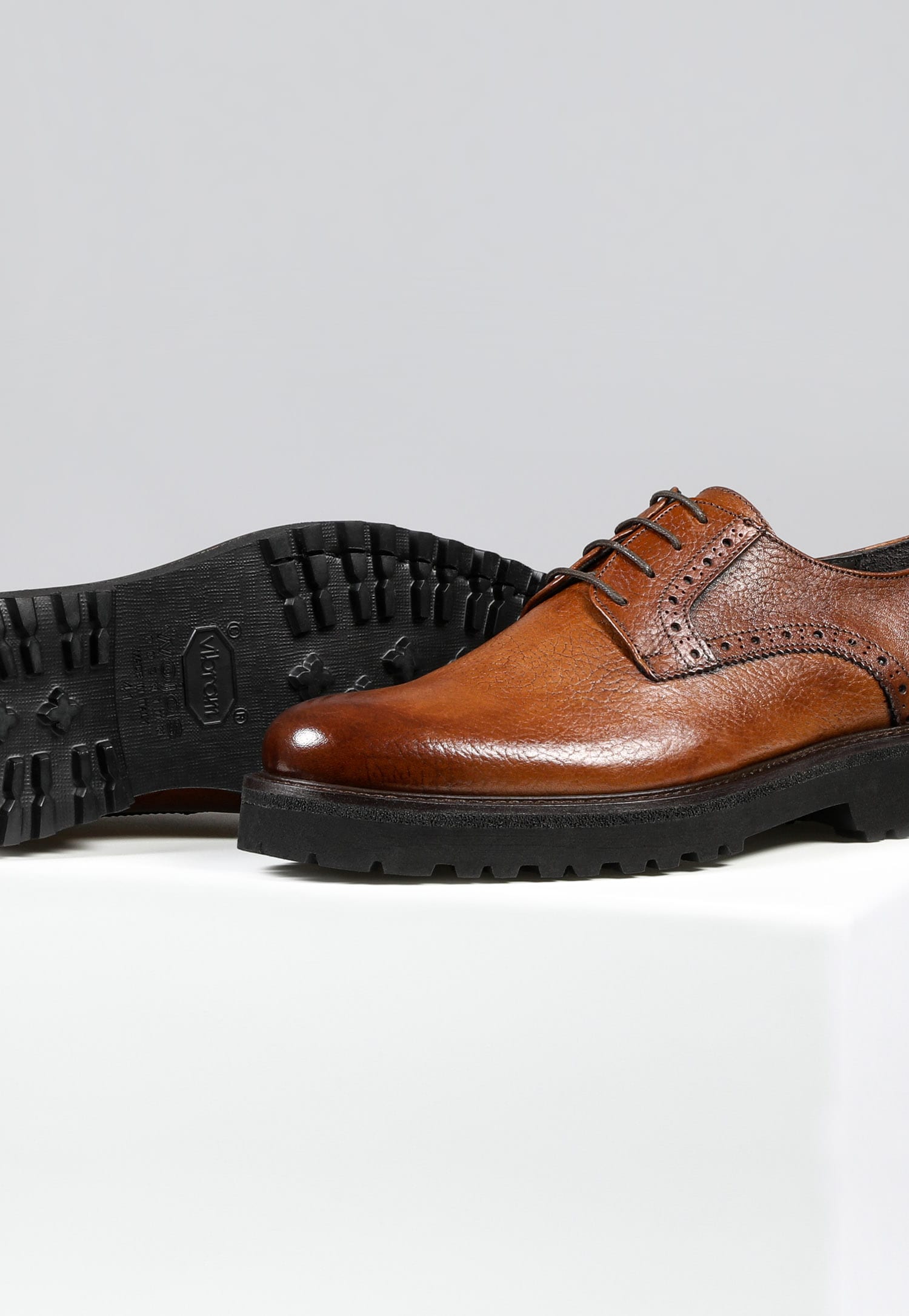 PREMIUM czarne sznurowane półbuty męskie ze skóry licowej