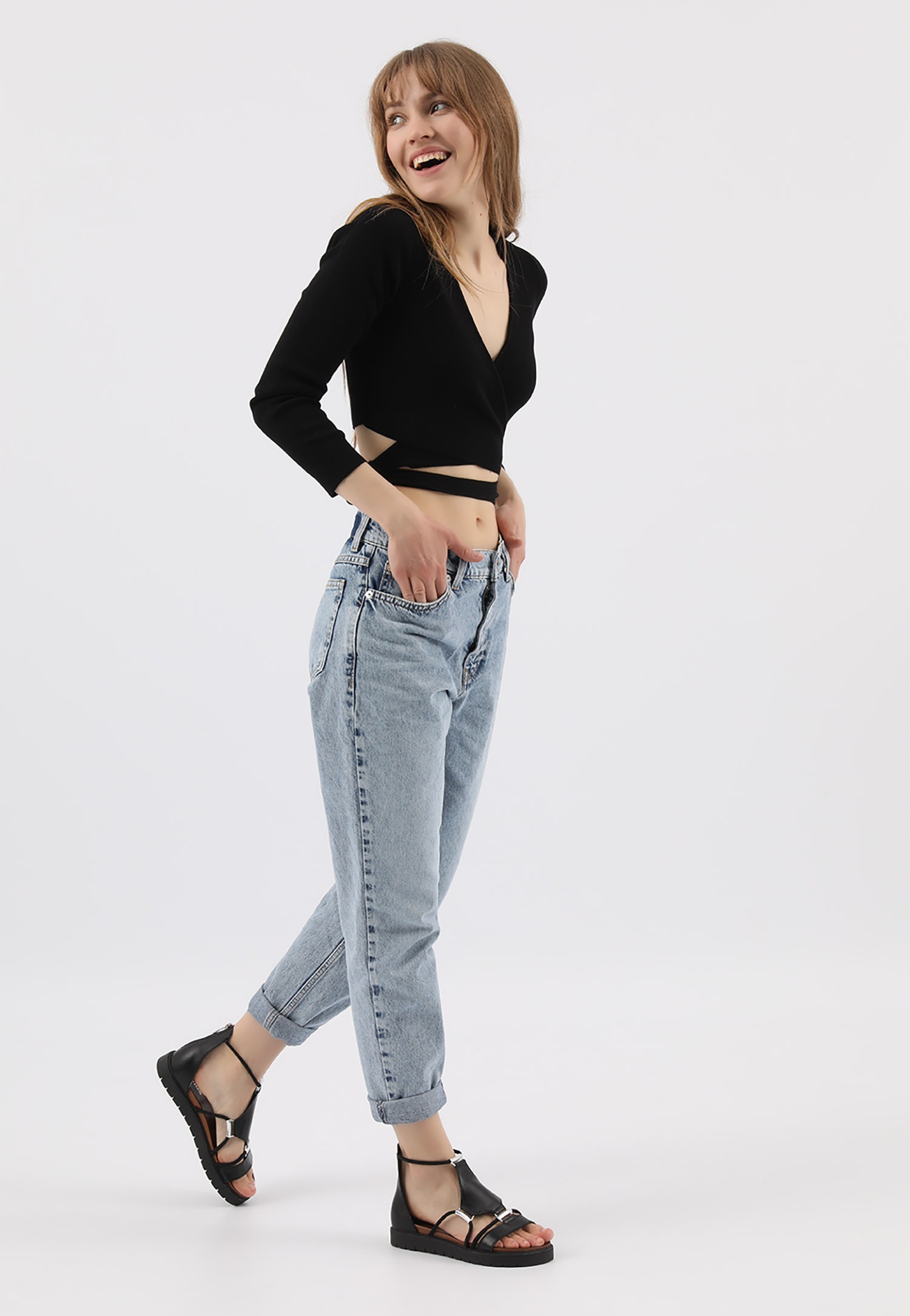 Czarne płaskie sandały damskie z zakrytą piętą