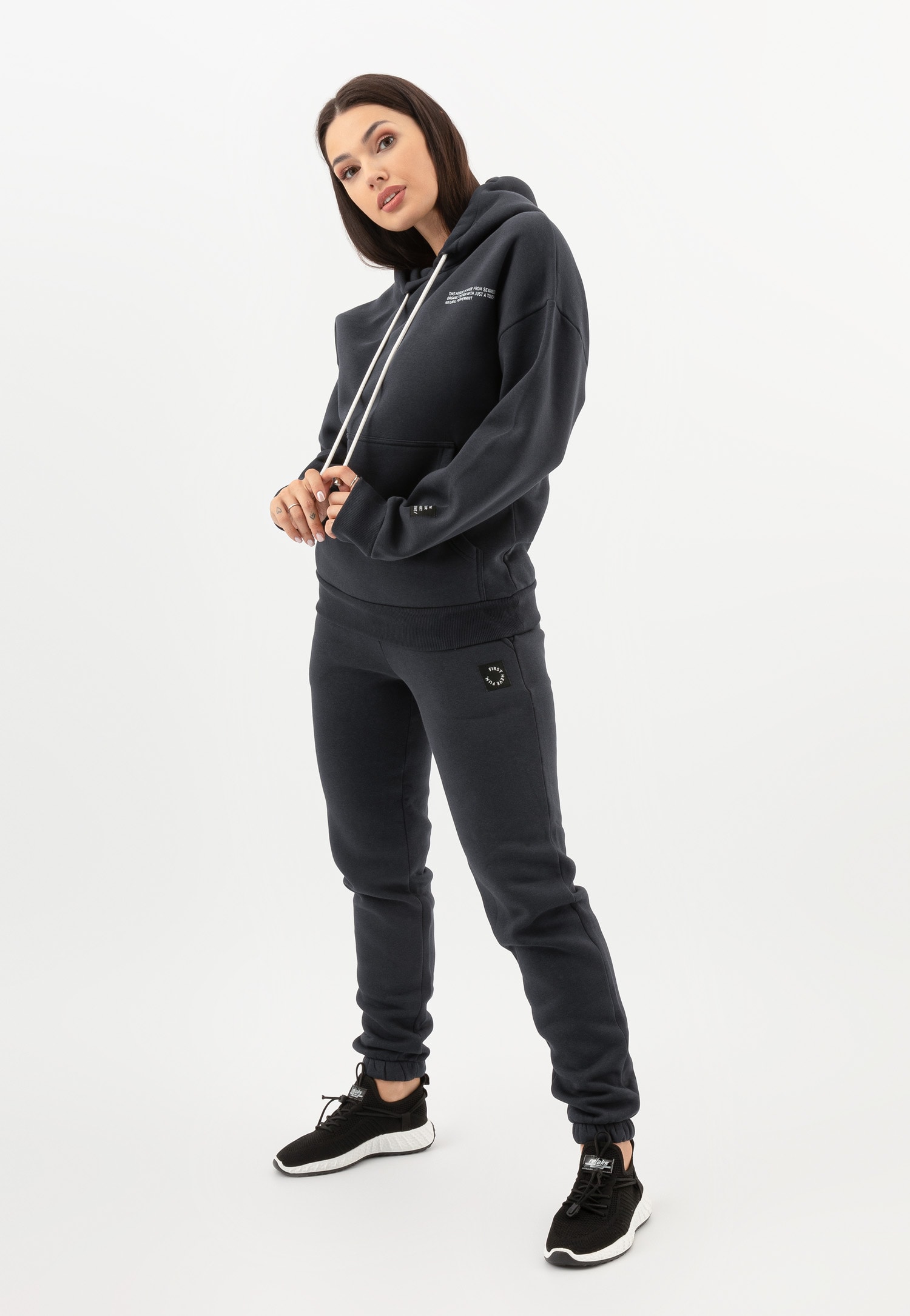 RELAKS białe spodnie damskie z marszczonym ściągaczem