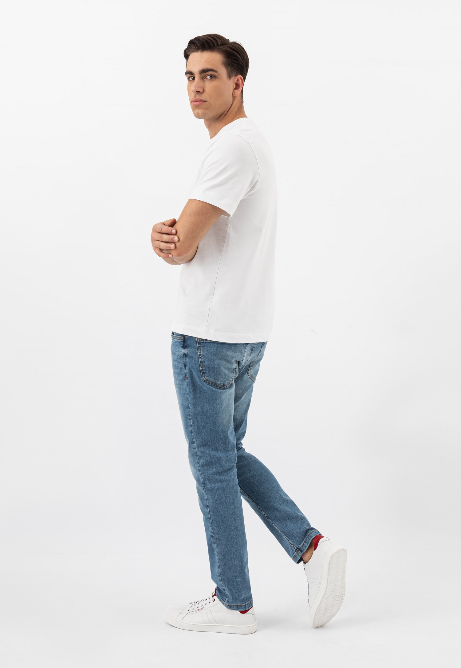 Granatowe trampki męskie na białej podeszwie