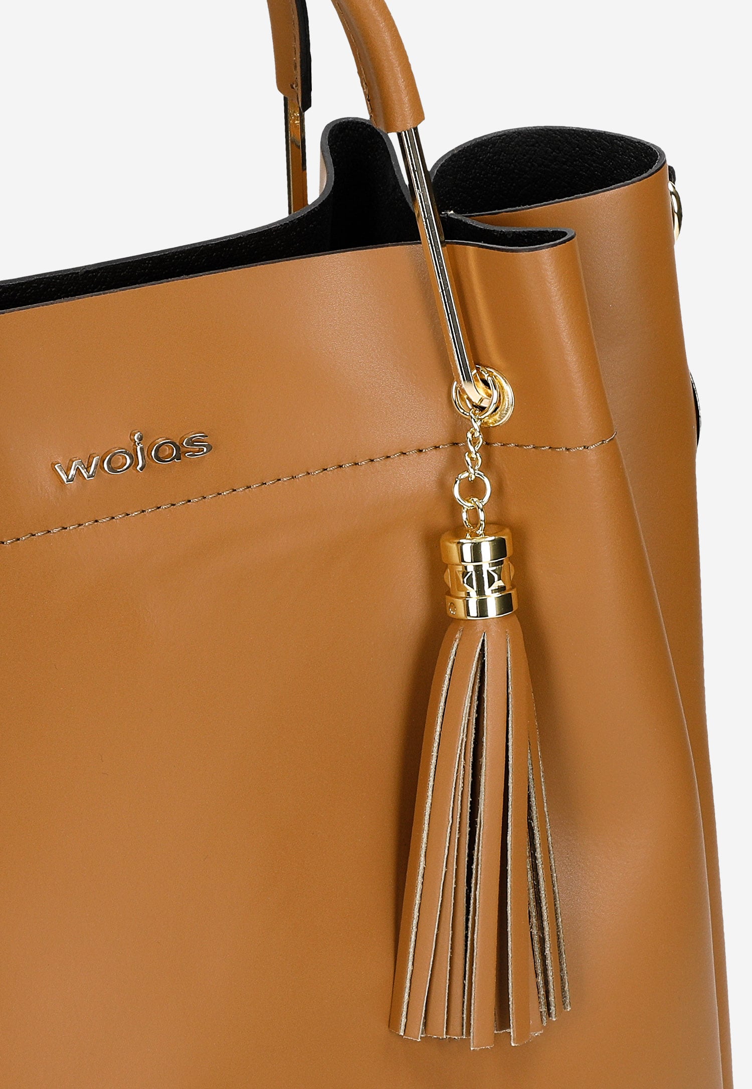 Jasnobrązowa torebka kuferek z ozdobnym frędzelkiem