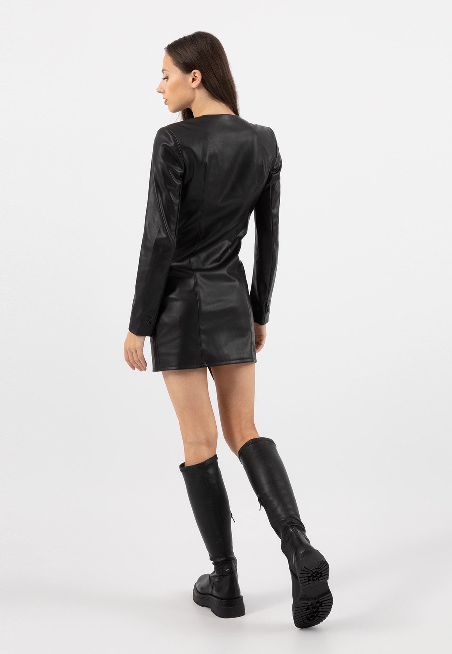 Czarne jesienne kozaki typu biker