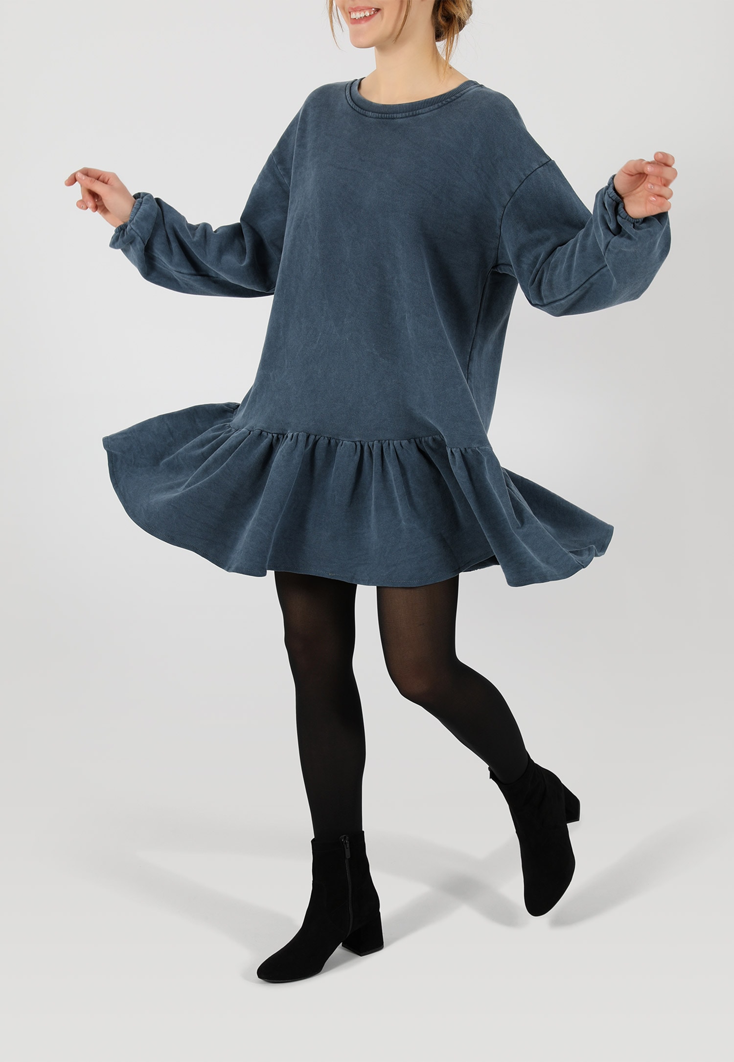 Czarne lakierowane botki damskie na obcasie