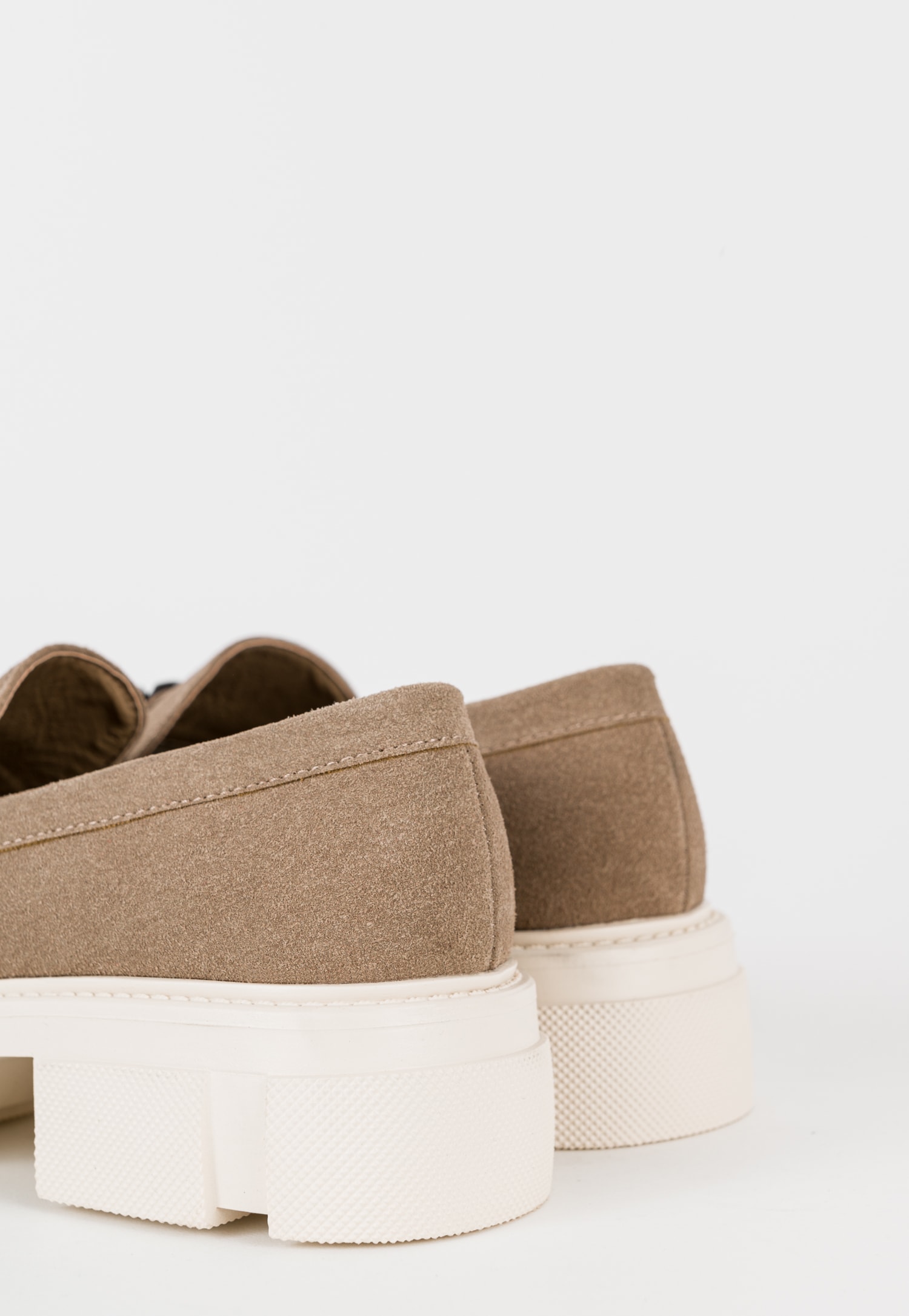 WJS beżowe mokasyny damskie z łańcuchem