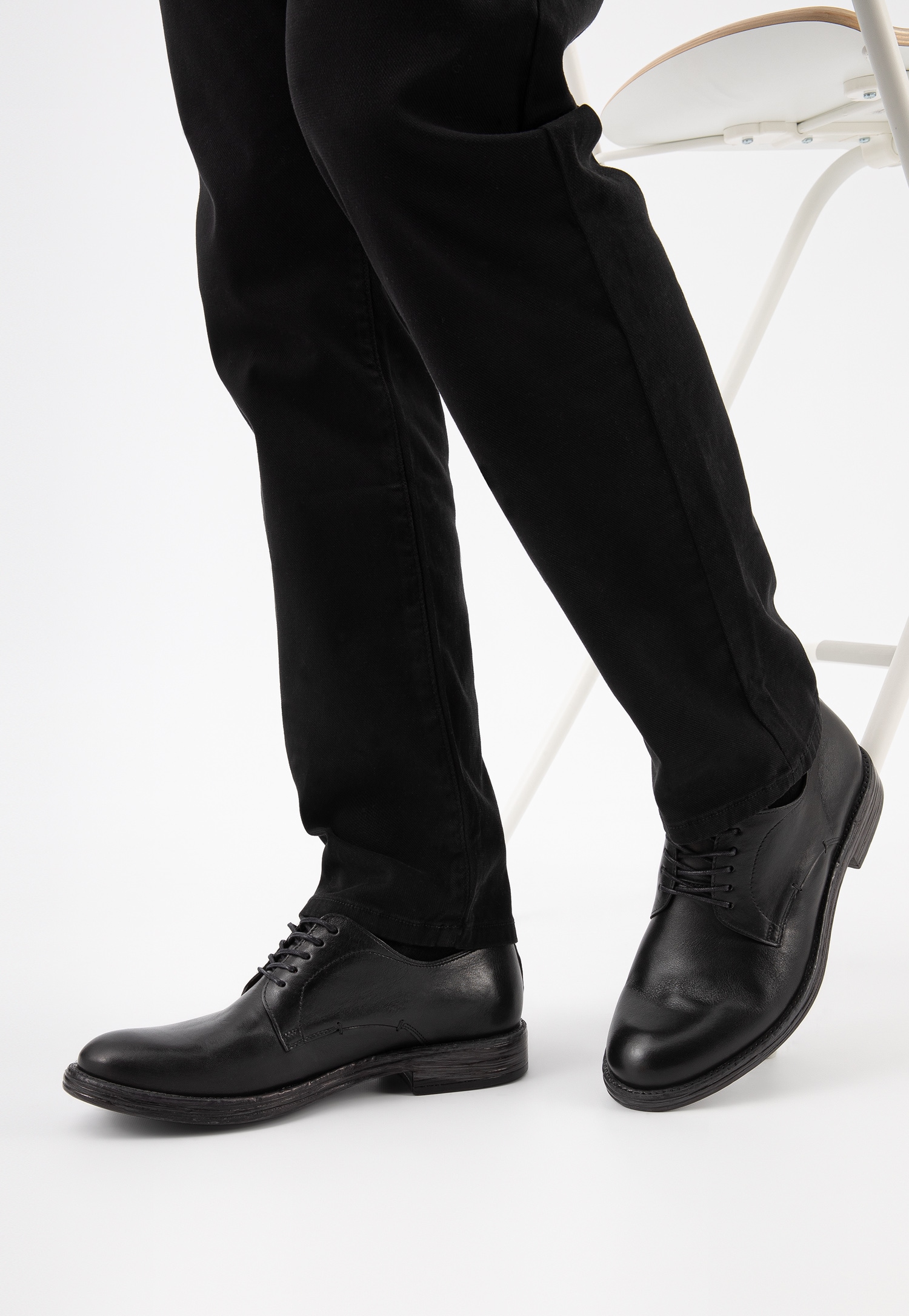 Brązowe klasyczne półbuty męskie w stylu miejskim