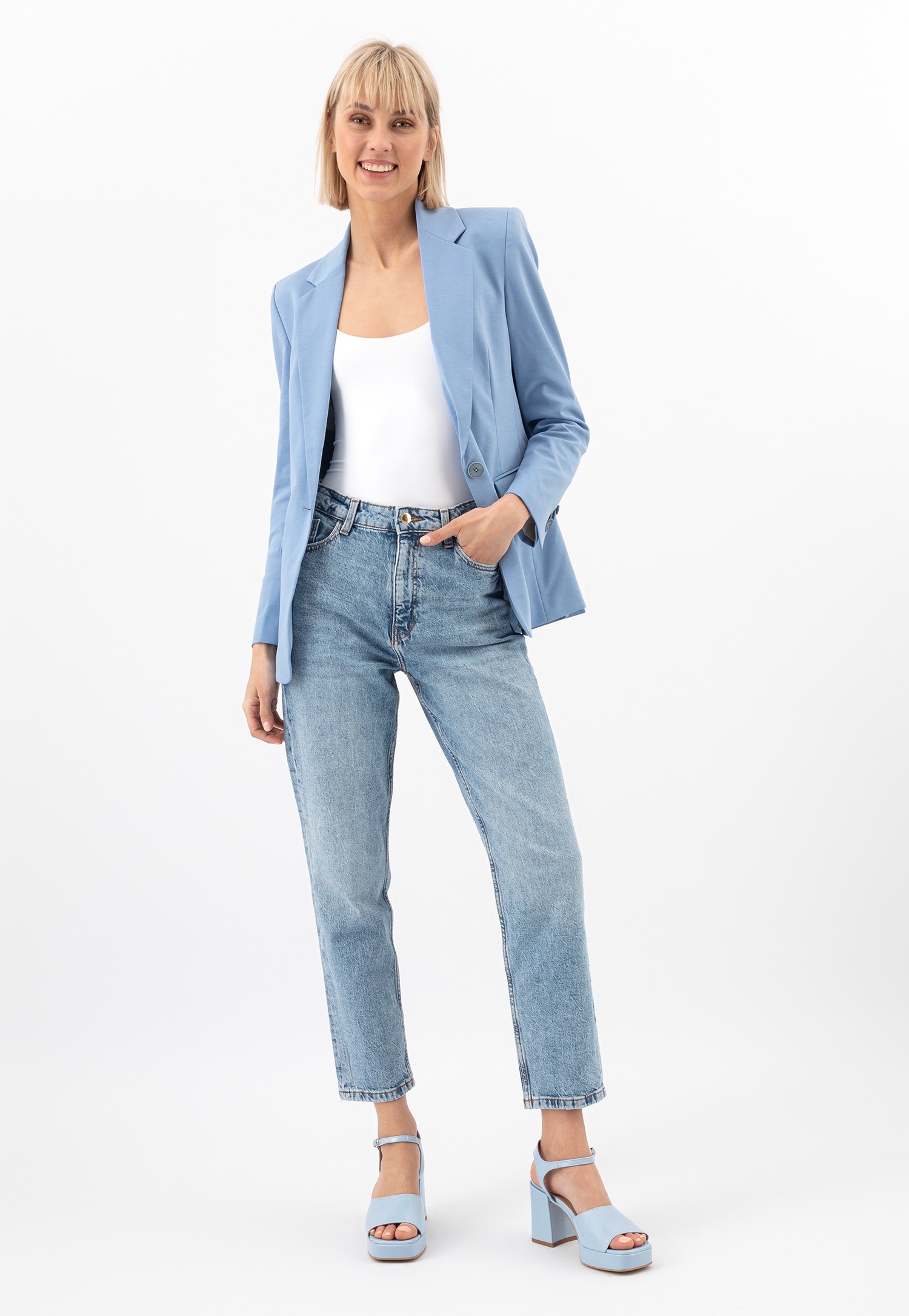 Białe sandały damskie na masywnym obcasie