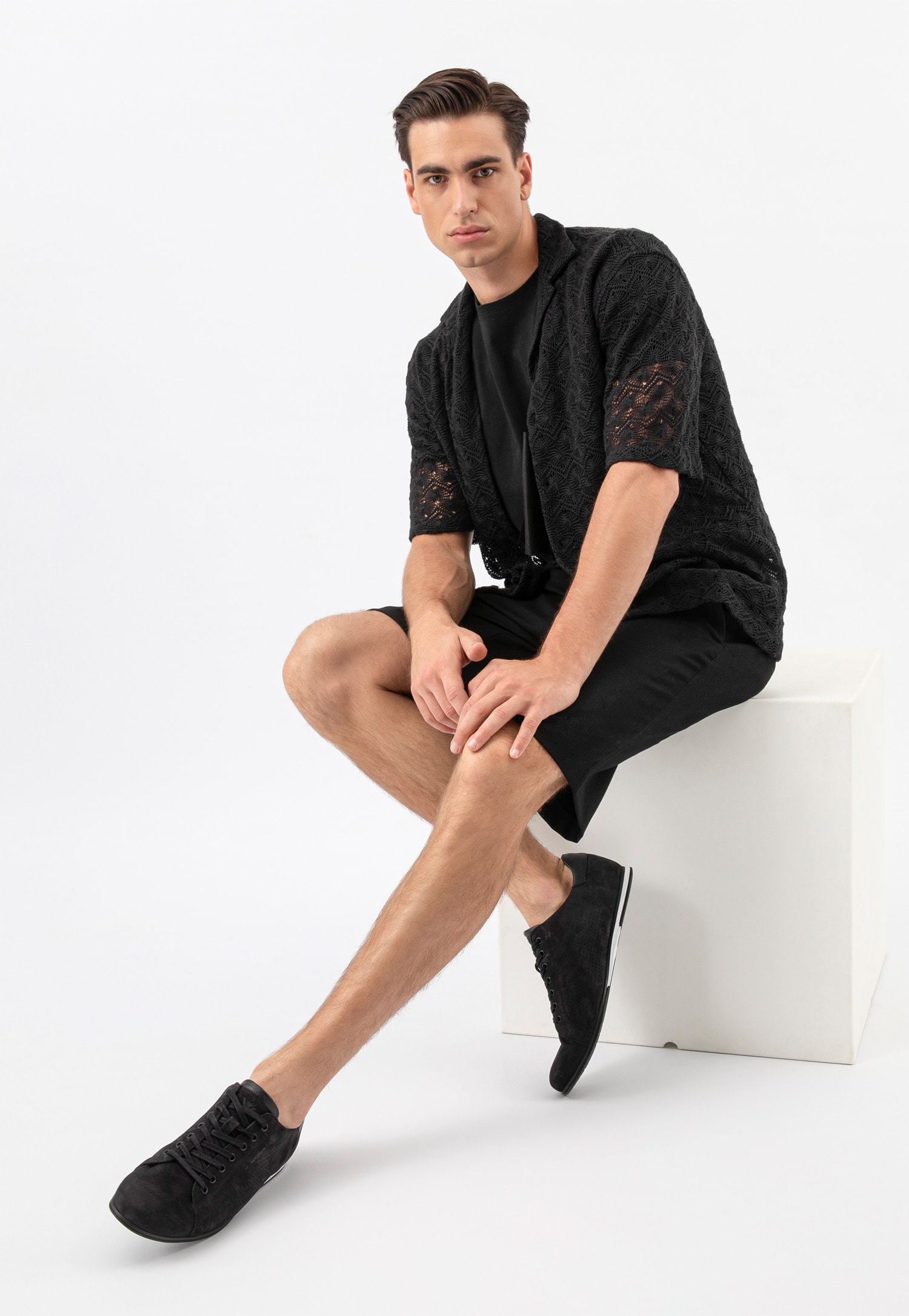 Jasnobrązowe półbuty męskie z dwoiny welurowej z perforowaniem