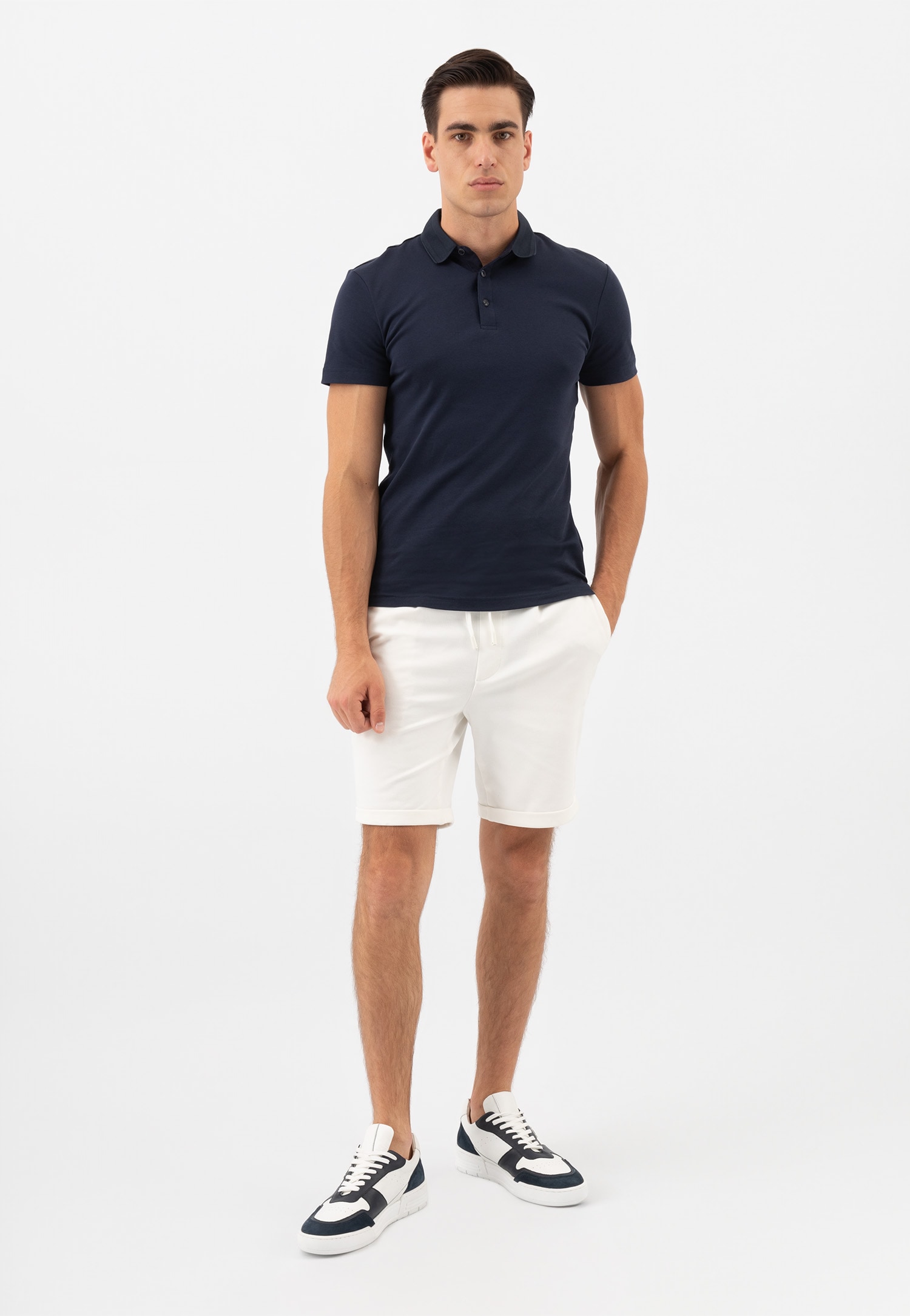 Białe trampki męskie z granatowymi wstawkami