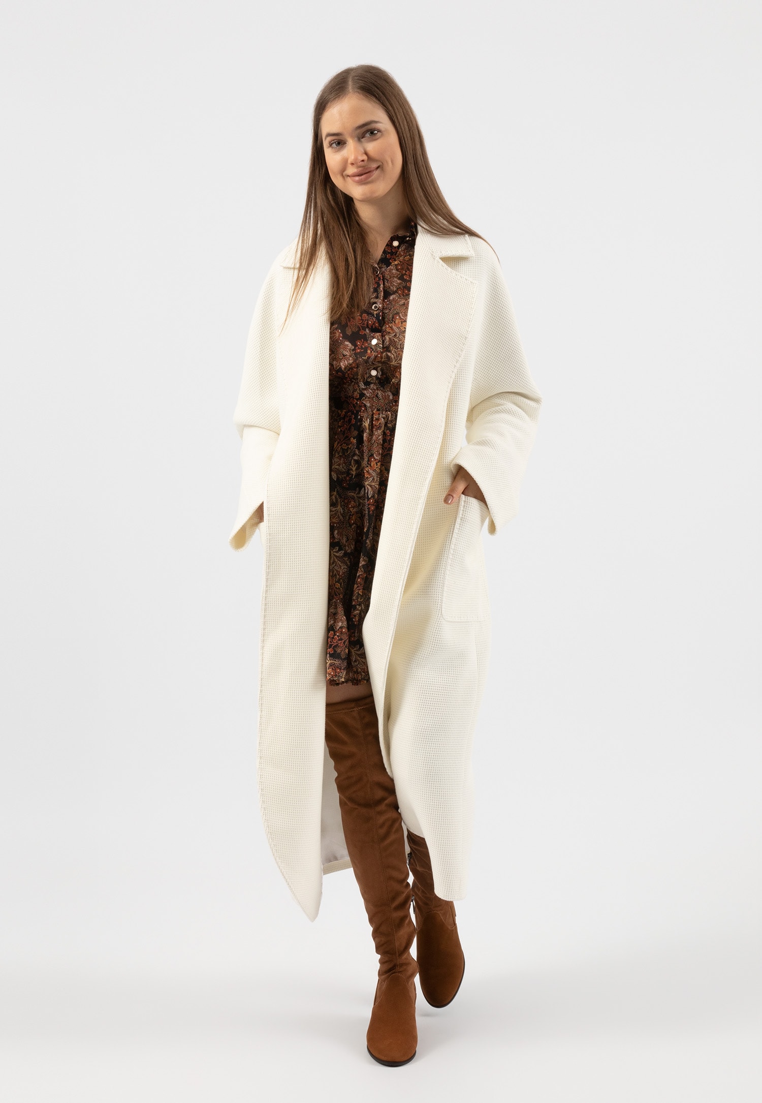 RELAKS płaszcz damski ecru z oryginalną teksturą