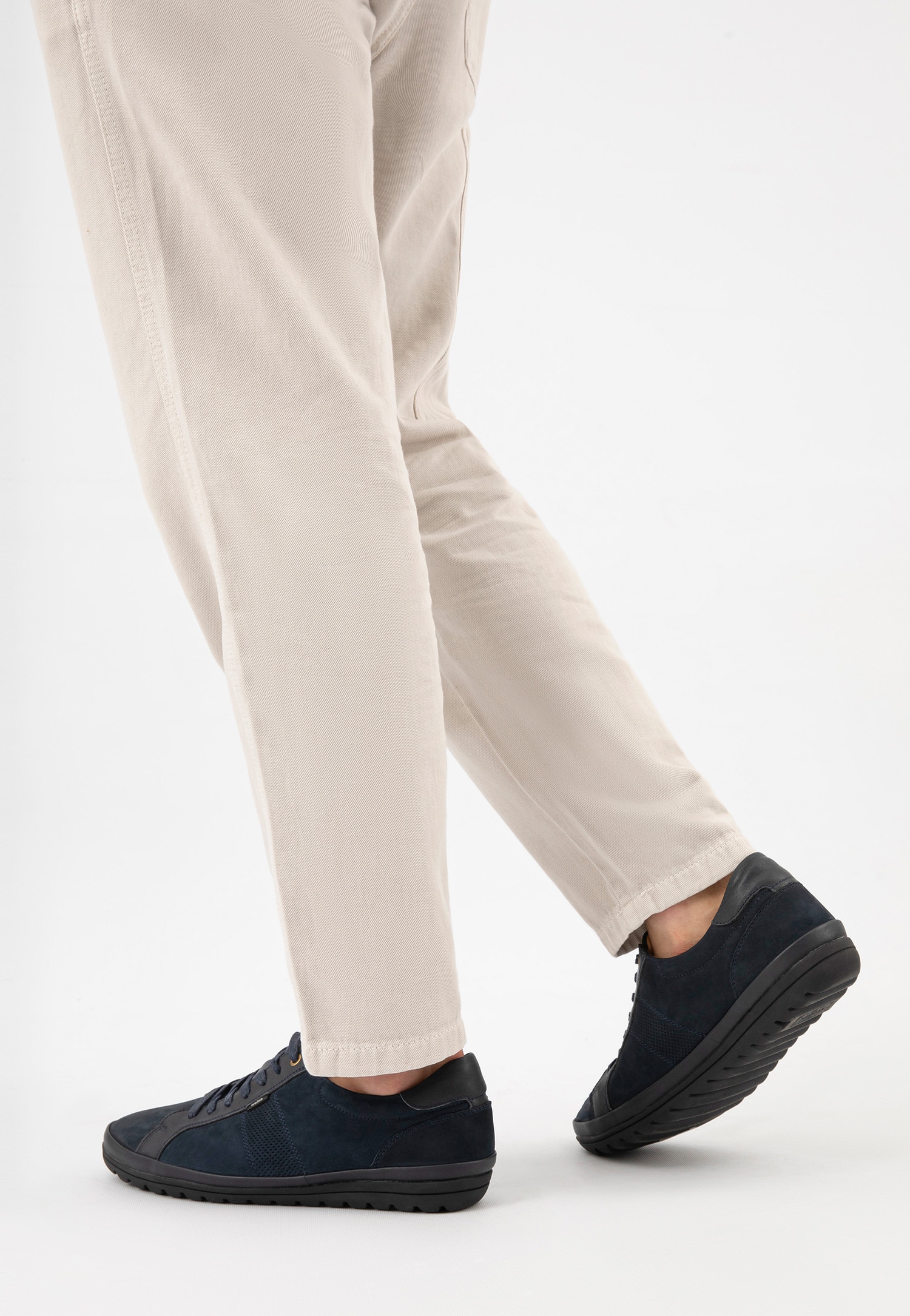 Czarne męskie sneakersy na oryginalnej podeszwie