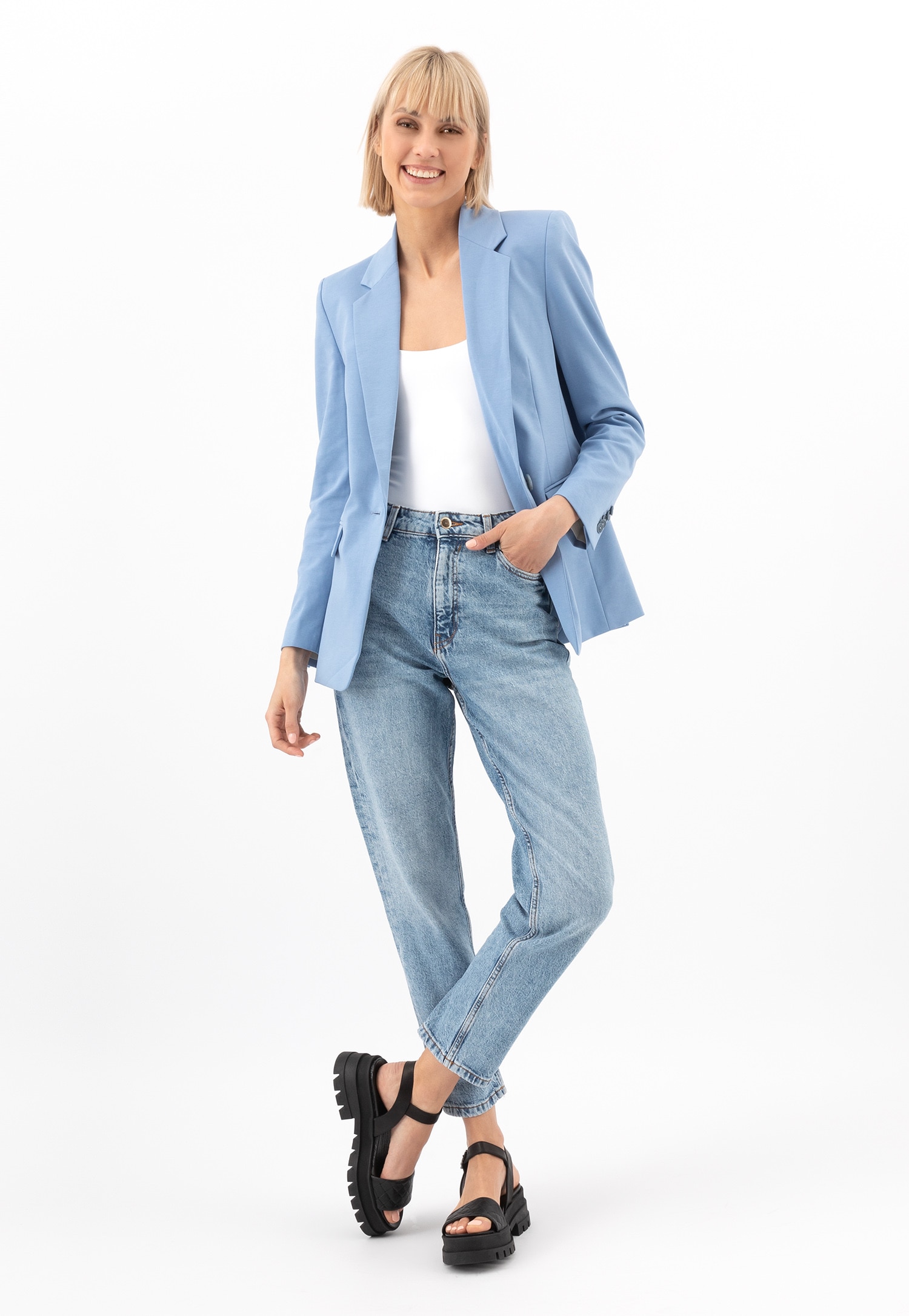 Białe sandały damskie z pikowanym paskiem