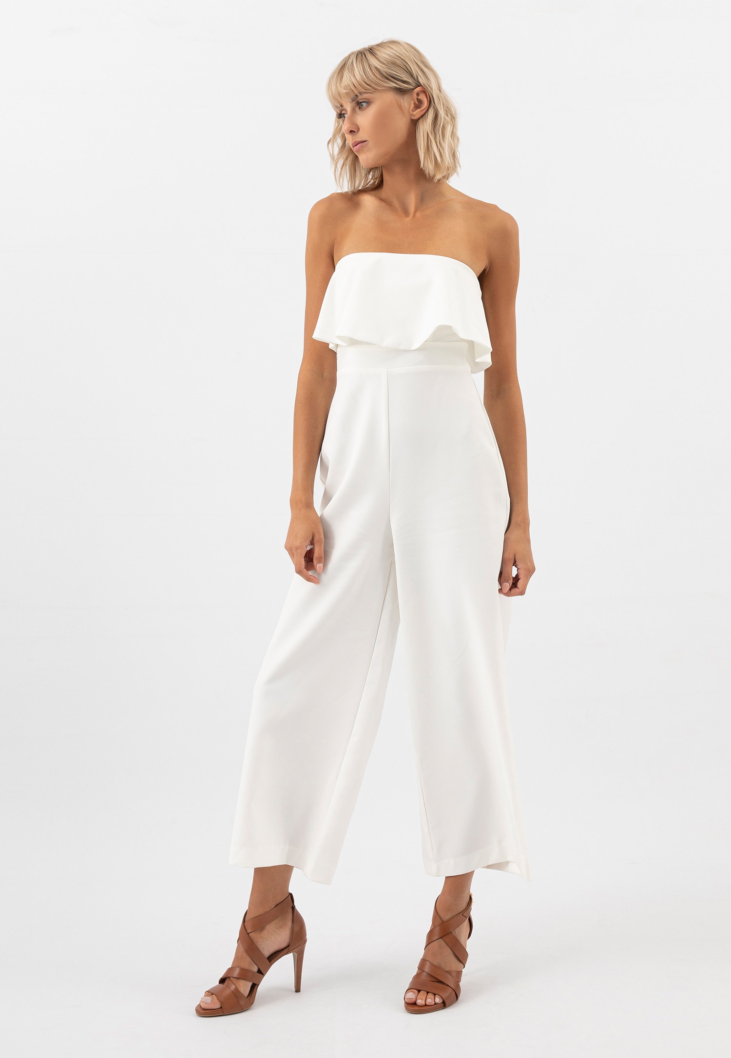 Oryginalne beżowe sandały na szpilce ze srebrnymi przetarciami