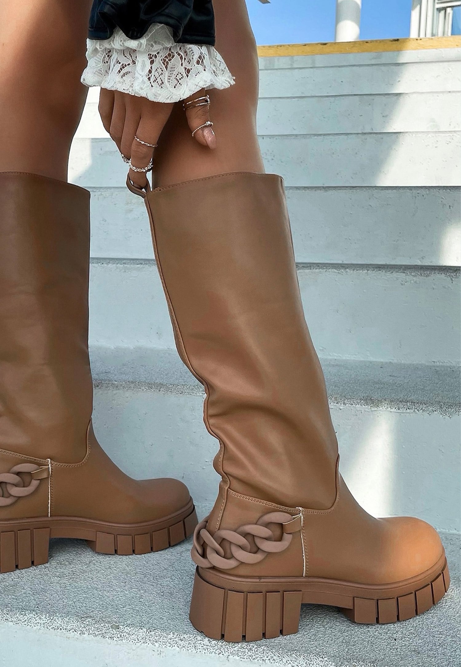 WJS jasnobrązowe kozaki damskie z ozdobnym łańcuchem