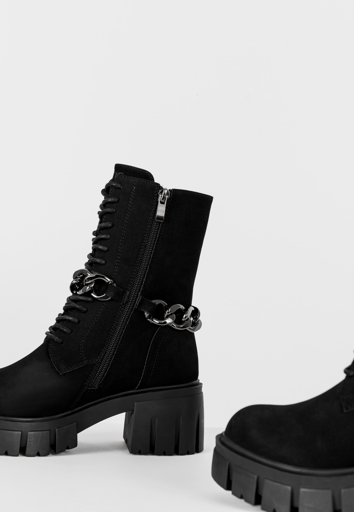 WJS czarne trzewiki damskie z ekoskóry z łańcuchem