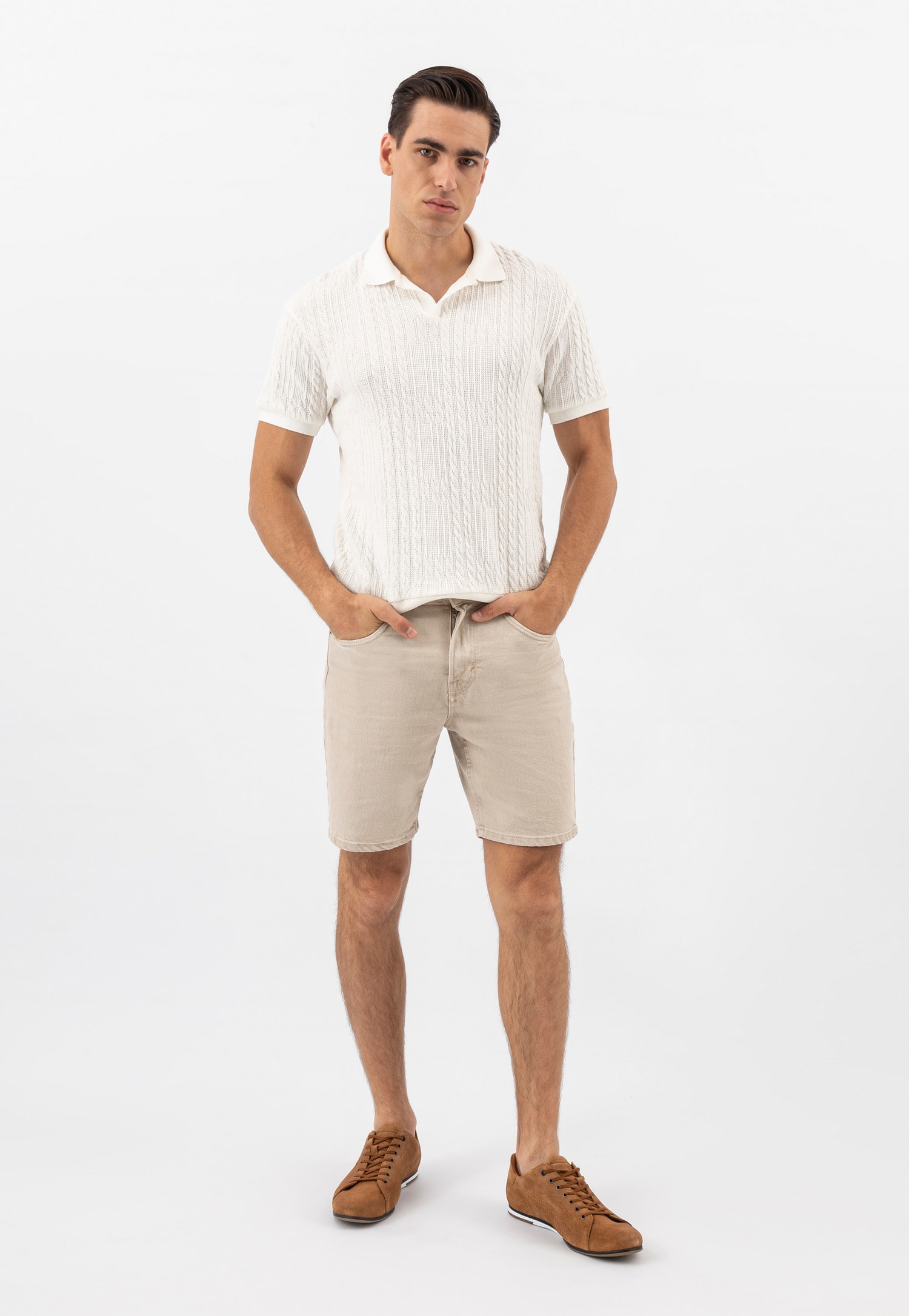 Jasnobrązowe półbuty męskie z dwoiny welurowej z perforowaniem