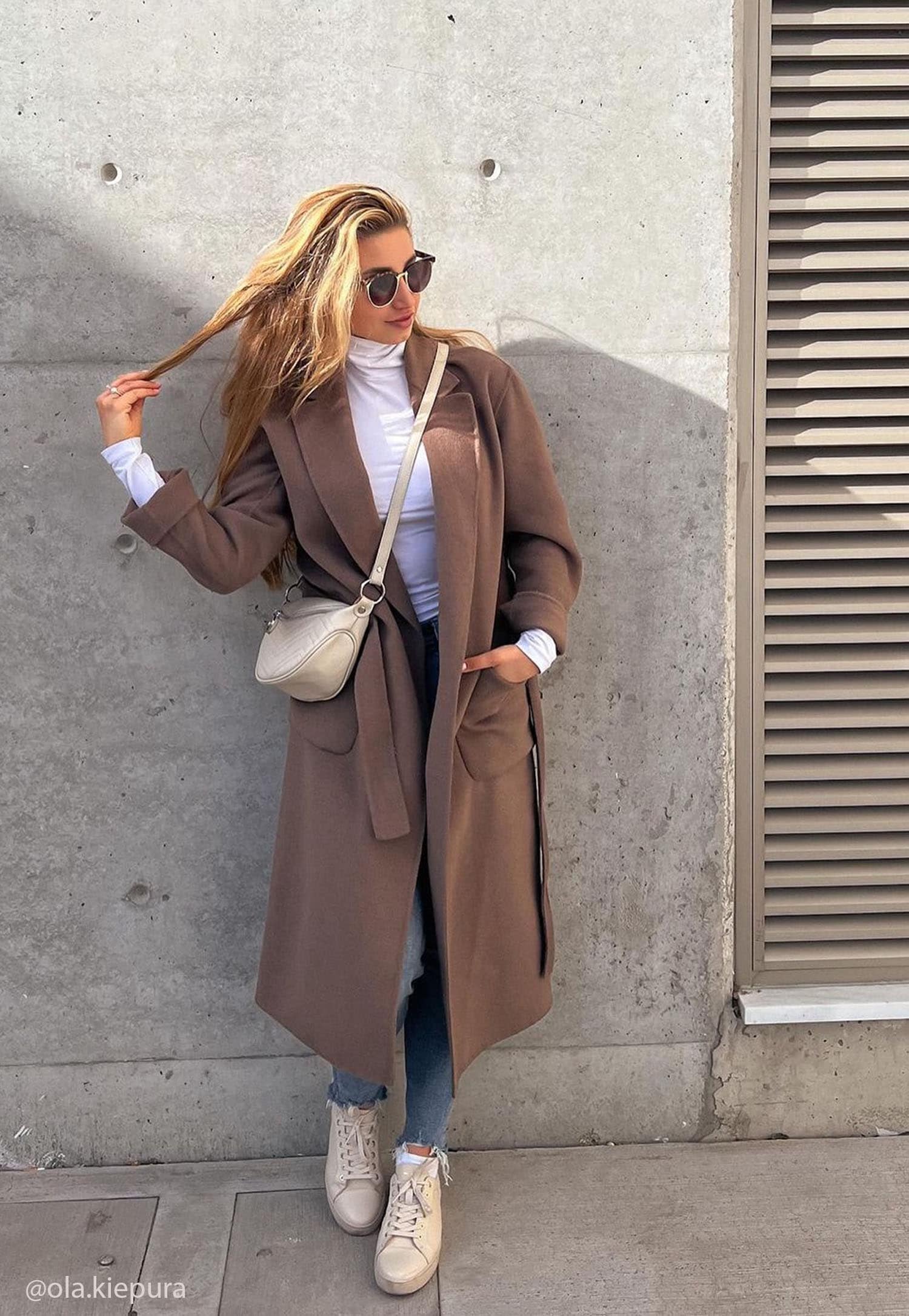 Beżowa pikowana saszetka damska ze skóry licowej