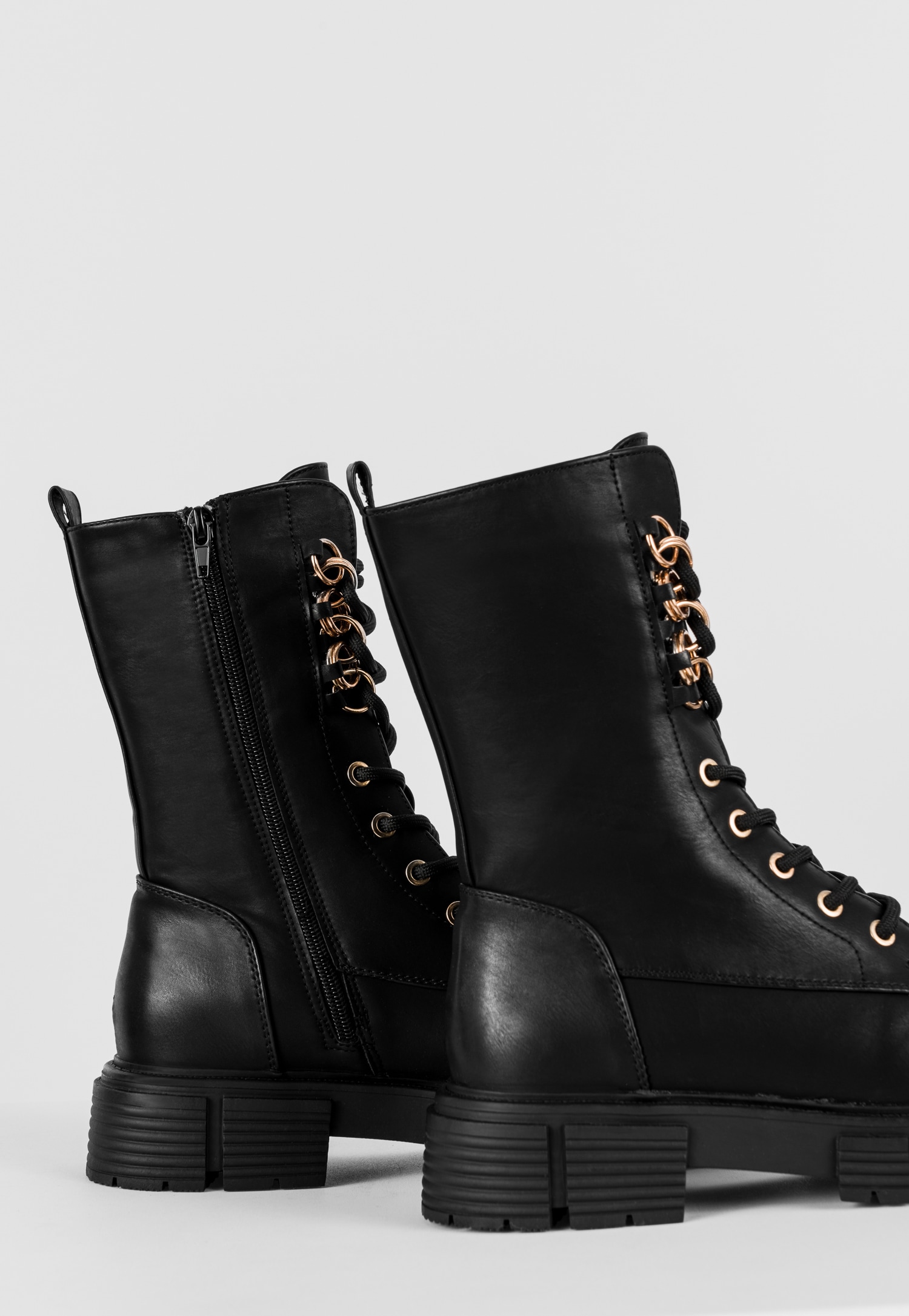 WJS czarne sznurowane trzewiki damskie ze złotymi ozdobnymi kółkami