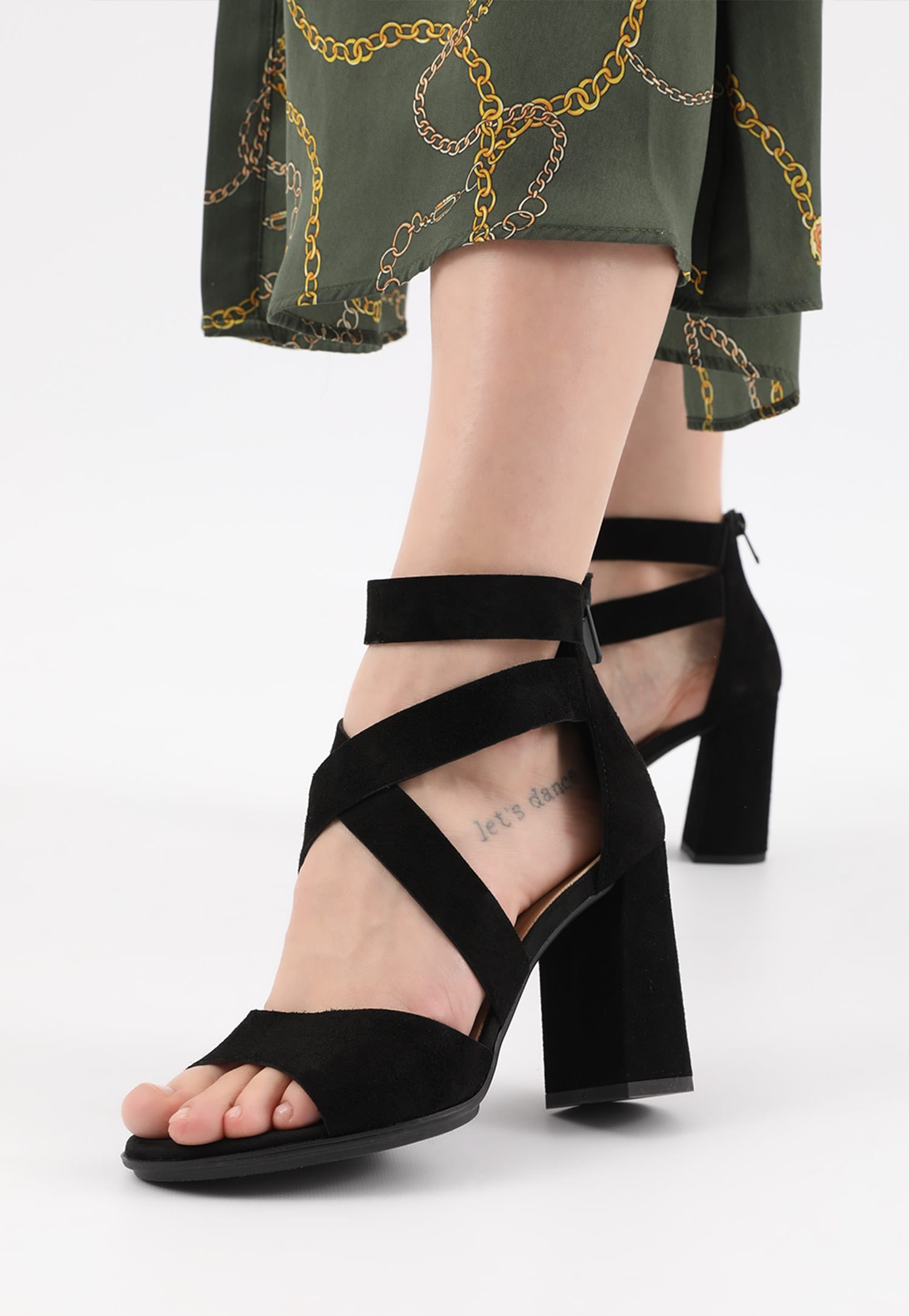 Beżowe sandały damskie na szerokim słupku