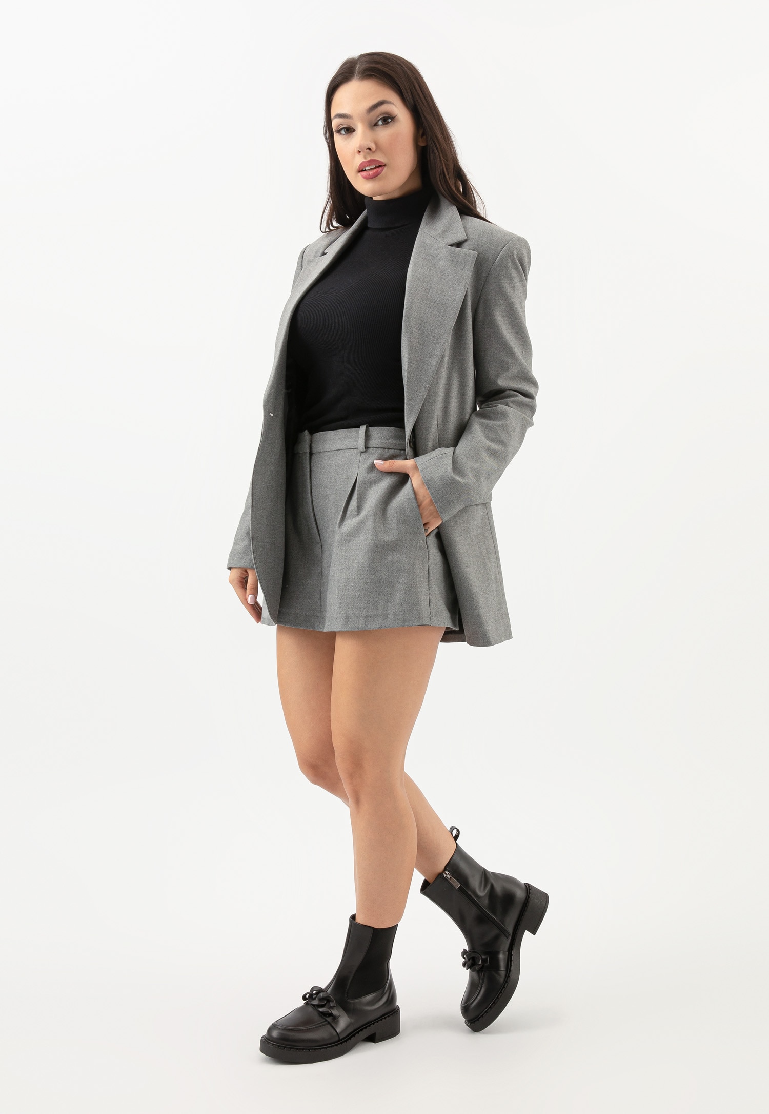 Czarne botki damskie z ozdobami charakterystycznymi dla mokasynów