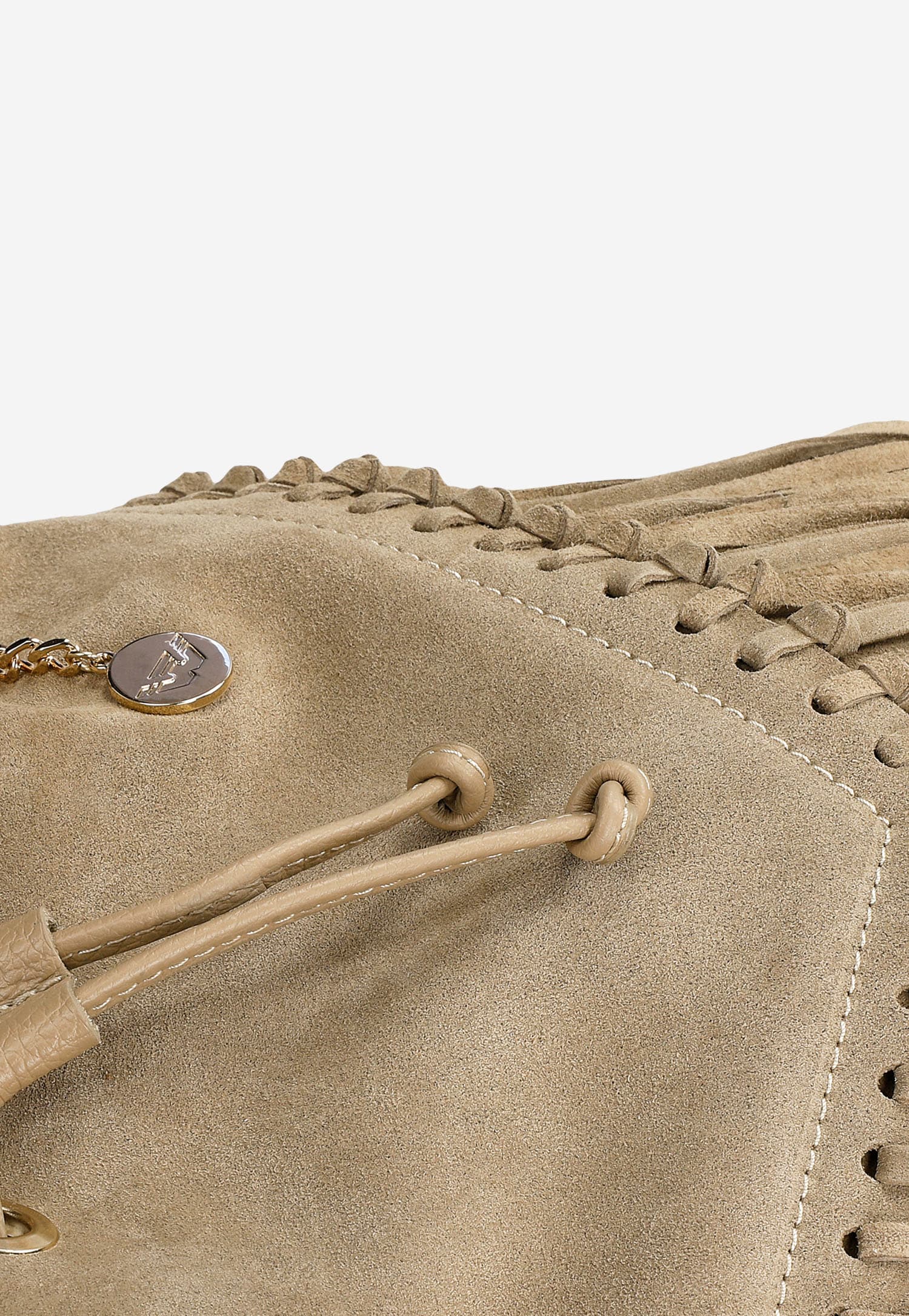 Czarna torebka z frędzlami w stylu boho